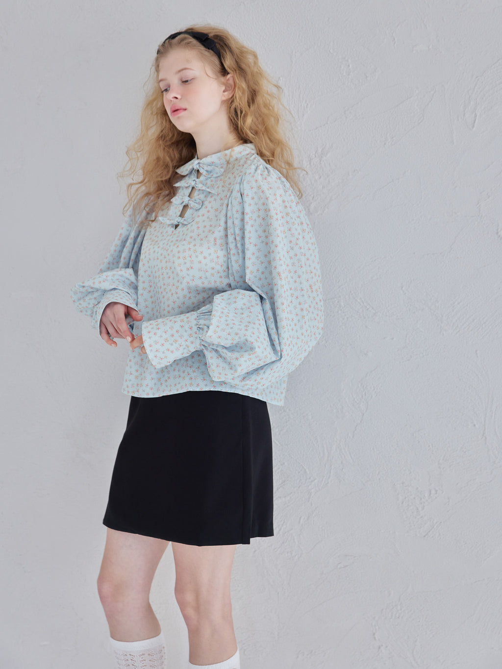 Many ribbon volume sleeve blouse ブルー size:M model:173cm Olesia