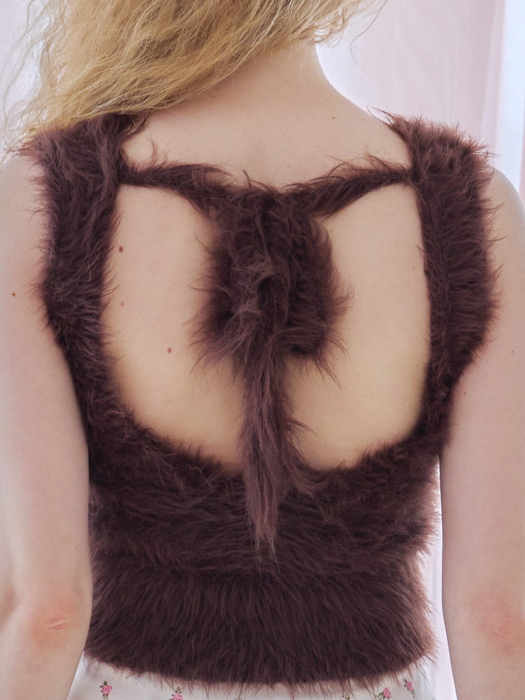 Back open shaggy knit tank top ブラウン size:M model:173cm Olesia