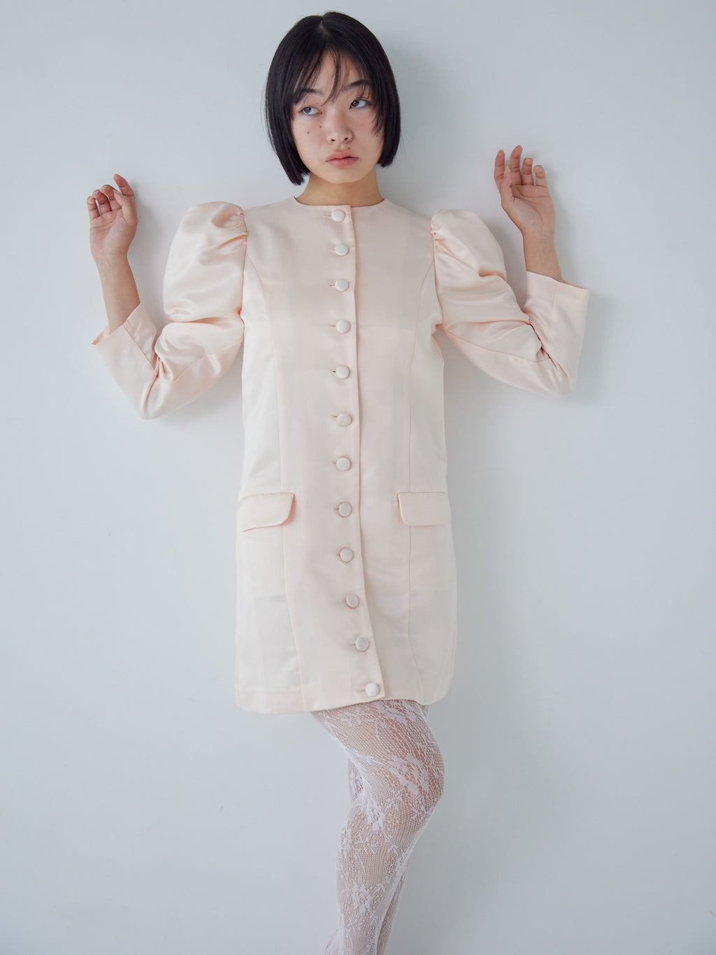 Volume sleeve mini dress ピンクベージュ size:M model:161cm 富樫かなえ