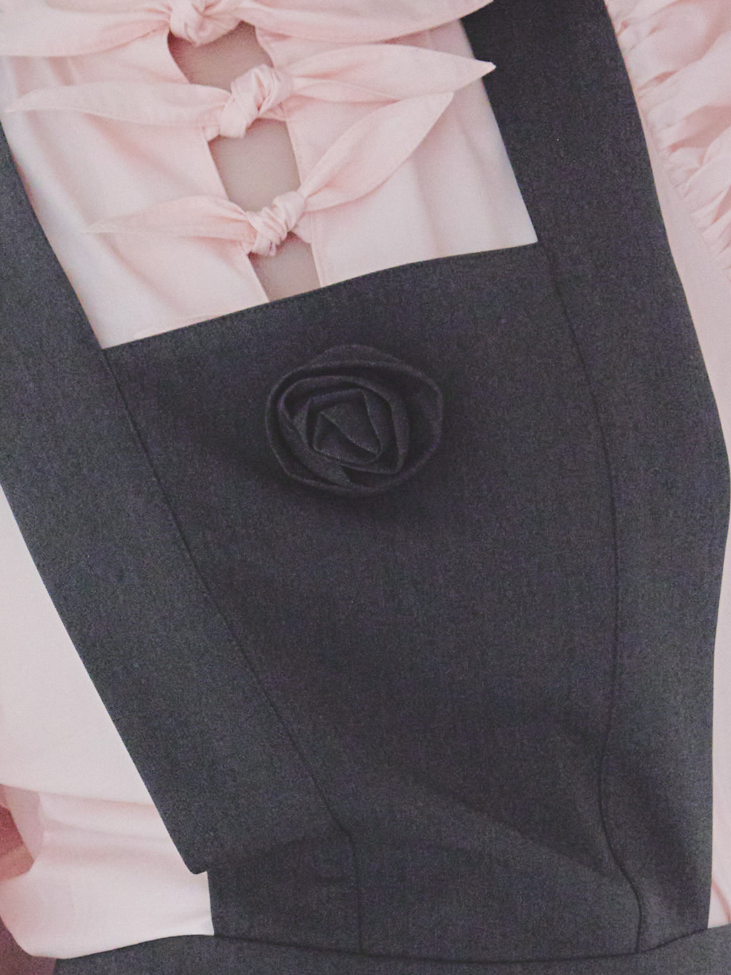 Rose pleated apron dress グレー size:M model:173cm Olesia