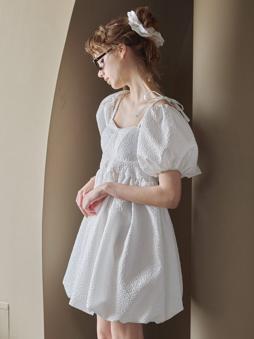 Back ribbon embossed volume mini dress ホワイト size:M model:175cm MARTA