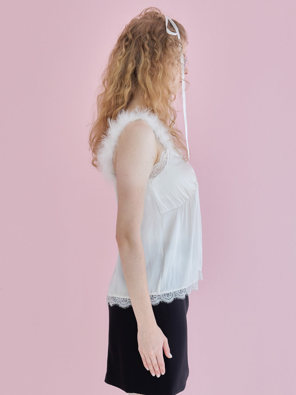 Fur shoulder satin camisole ホワイト size:M model:173cm Olesia