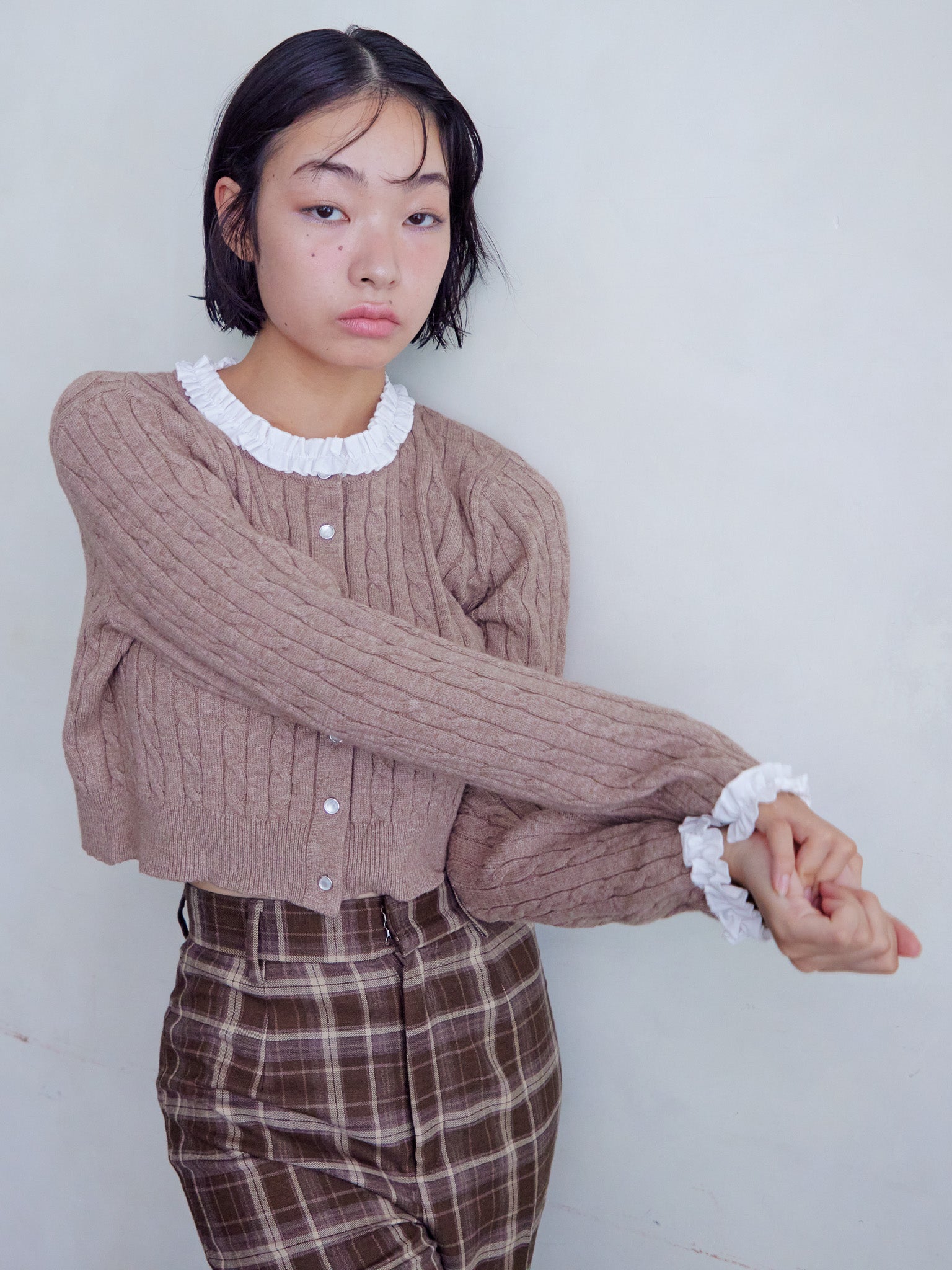 Frilly cable knit cardigan モカ size:M model:161cm 富樫かなえ