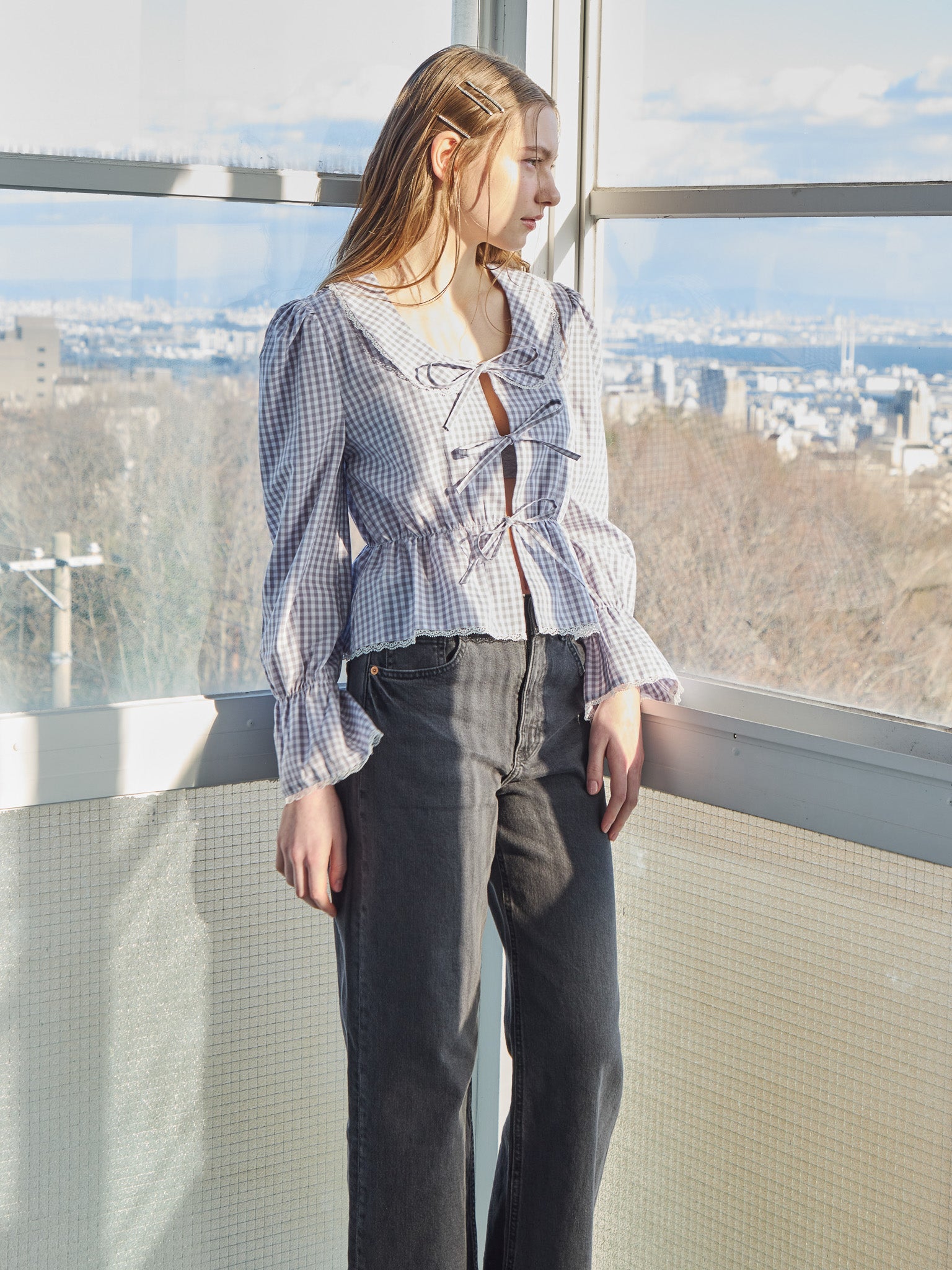 Front ribbon blouse グレー size:M model:171cm ANIUTA
