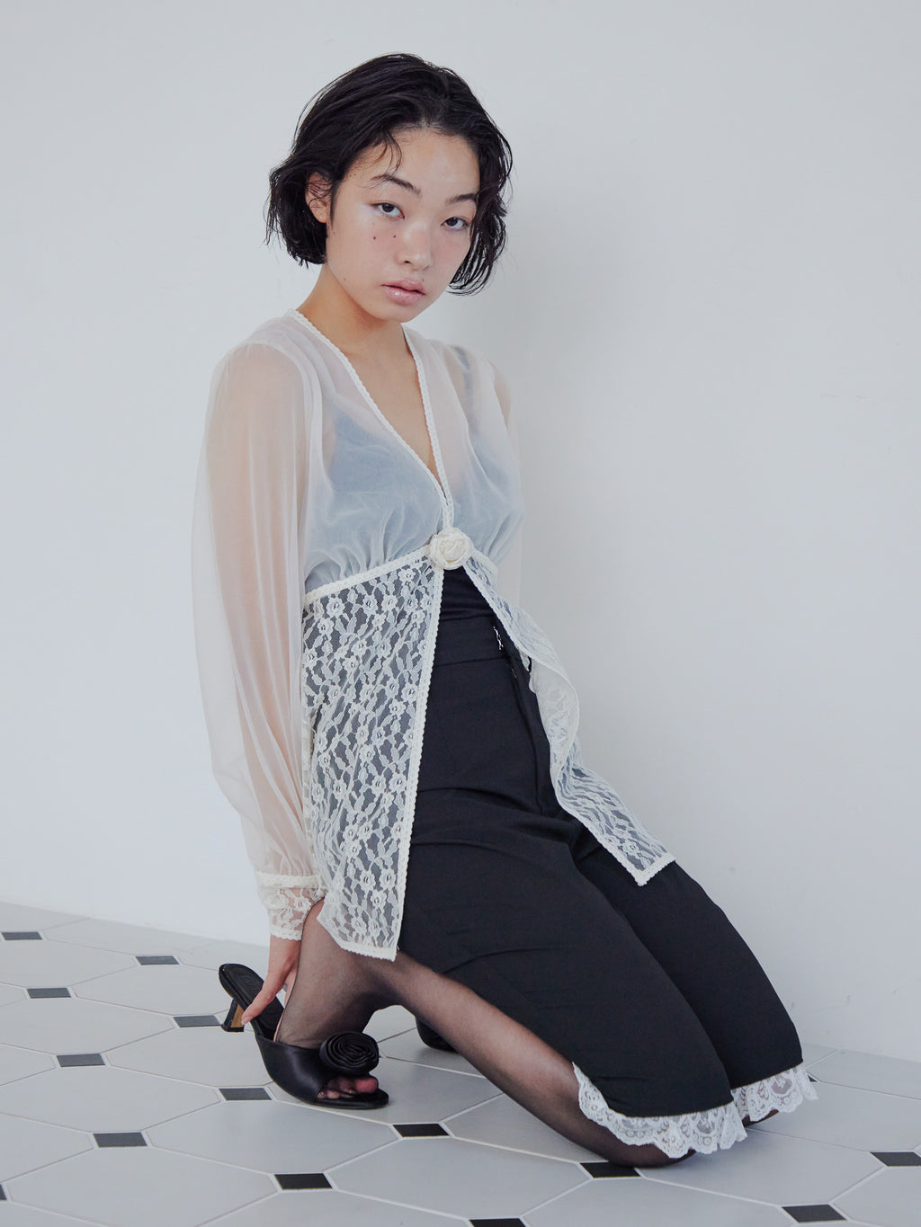 Rose sheer blouse アイボリー size:M model:161cm 富樫かなえ