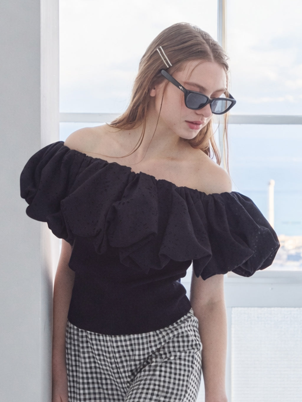 Embroidered balloon collar knit top ブラック size:M model:171cm ANIUTA