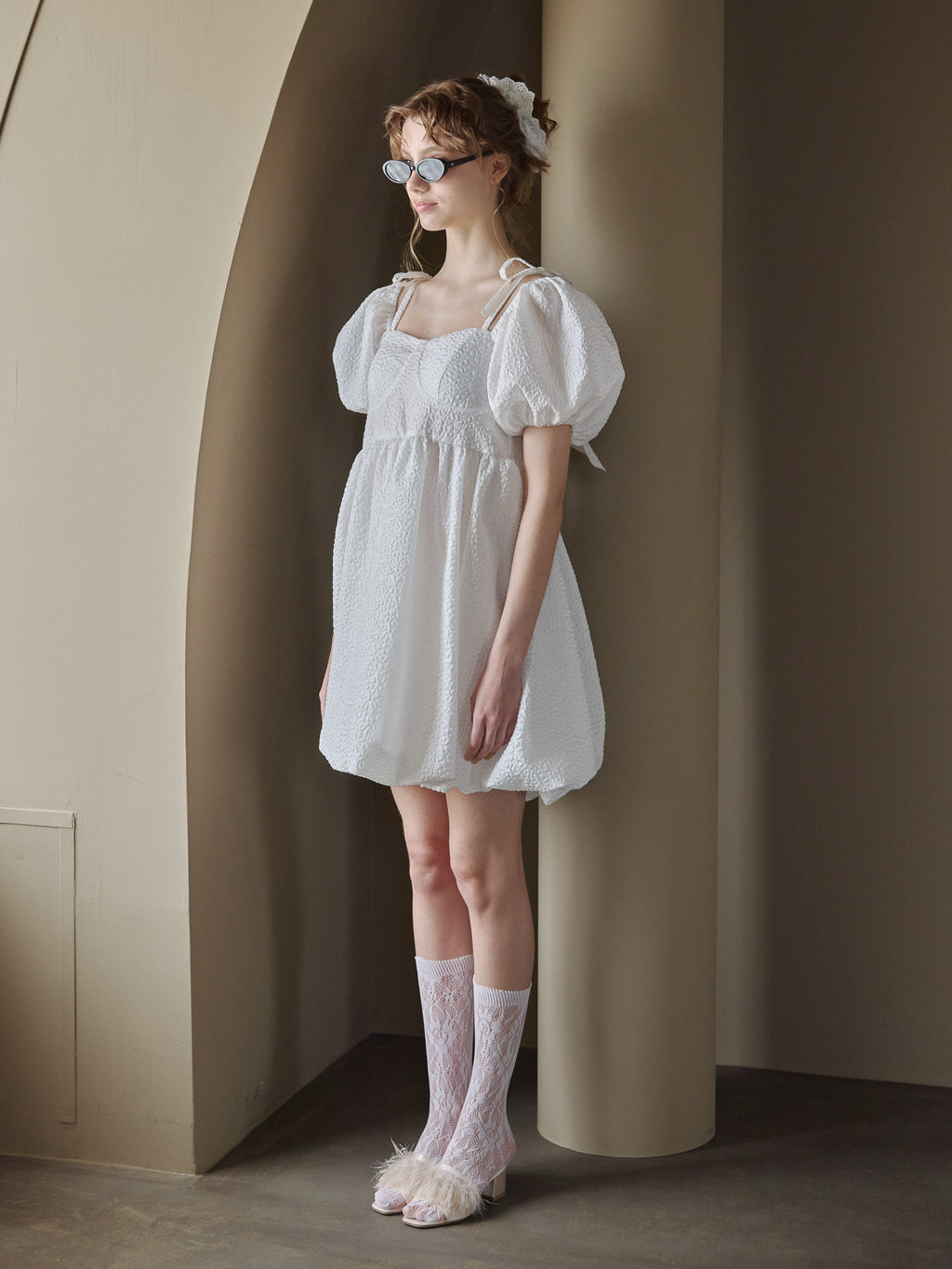 Back ribbon embossed volume mini dress ホワイト size:M model:175cm MARTA