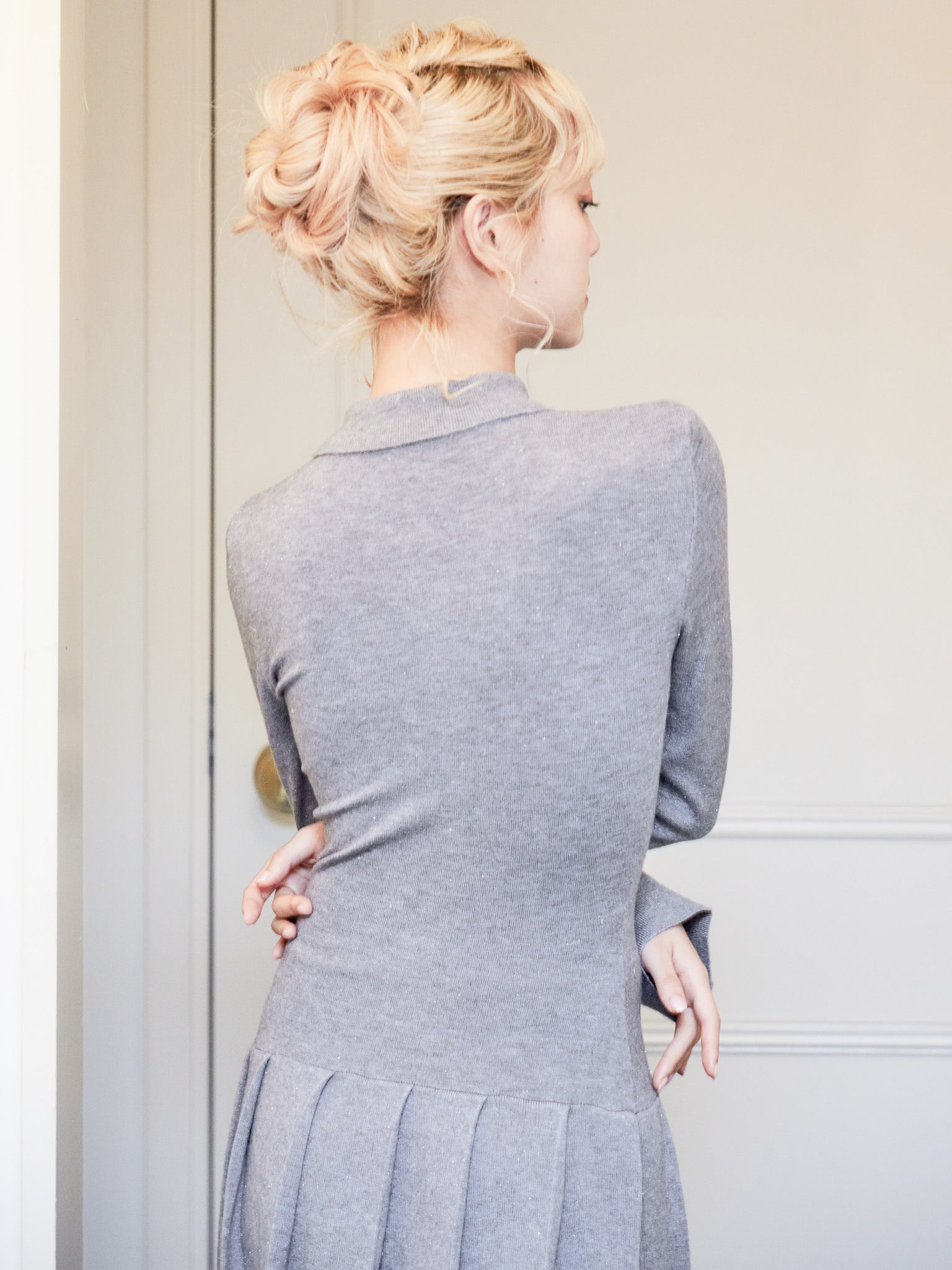 Low waist pleated glitter knit dress グレー size:M model:163cm MINAMI