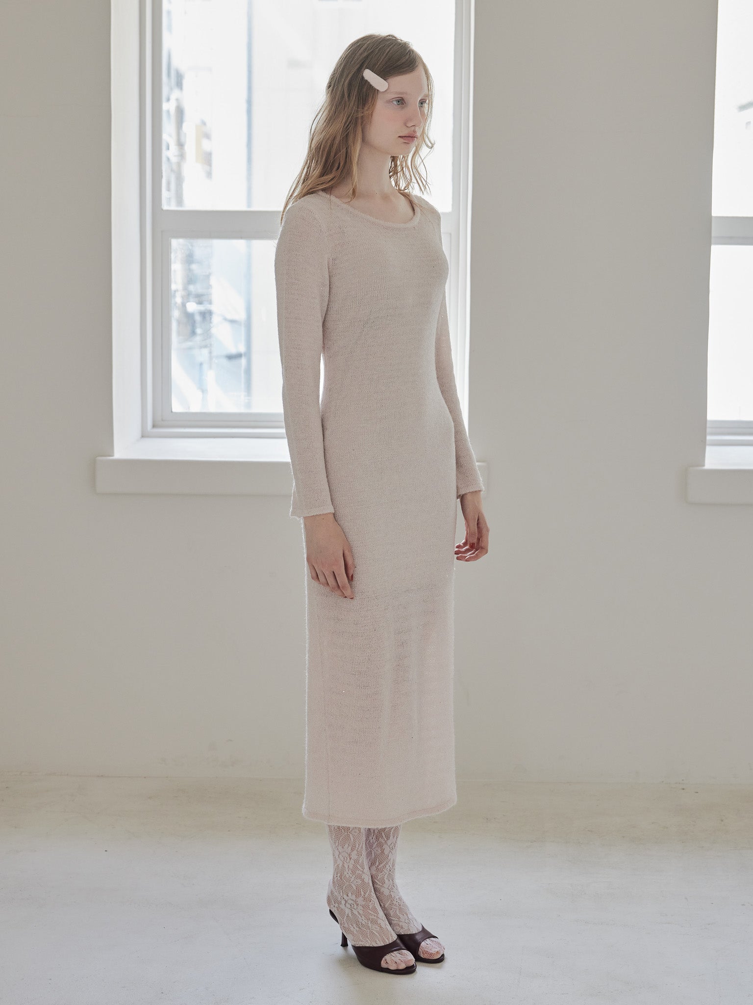 Back open shiny knit dress ピンク size:M model:173cm DASHA.G