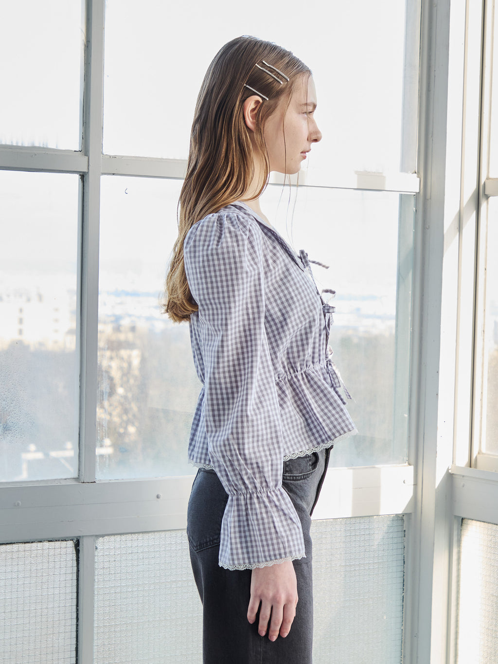 Front ribbon blouse グレー size:M model:171cm ANIUTA