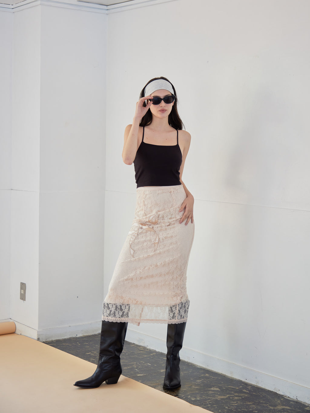 Ribbon embroidered lace tight skirt ピンク
