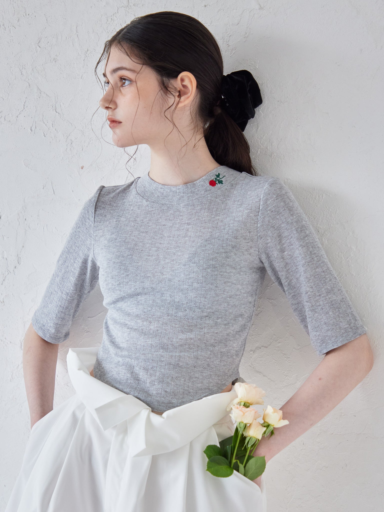 Rose embroidery eyelet short top グレー size:M model:170cm ALICE