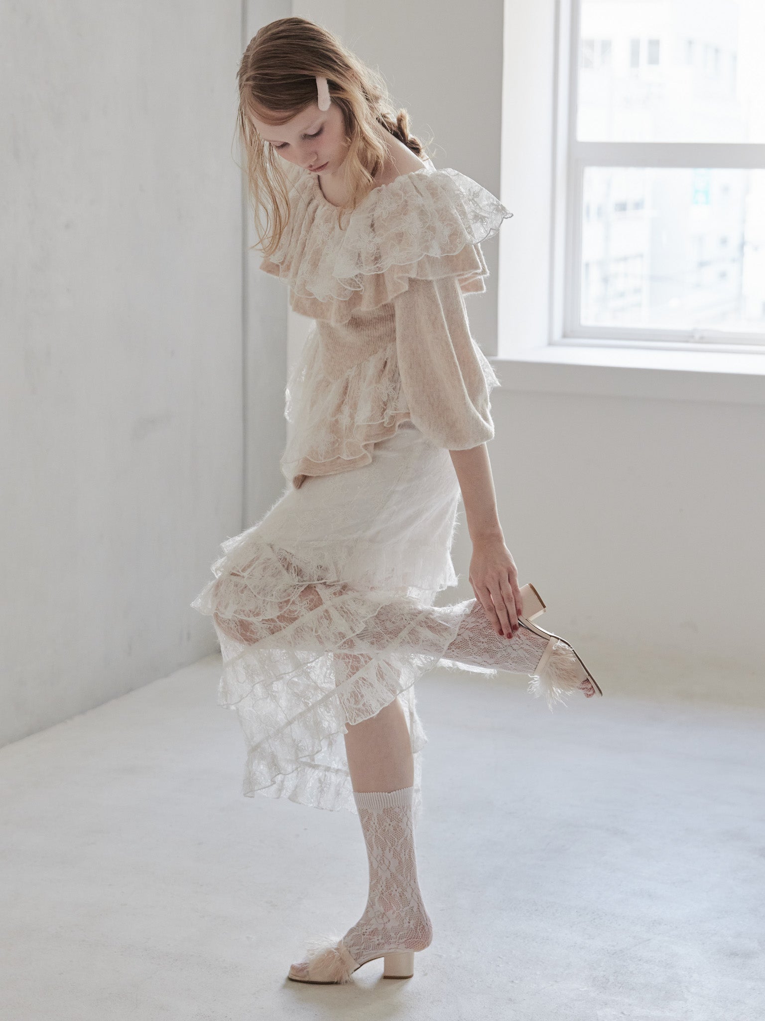 Shiny lace tiered skirt ホワイト size:M model:173cm DASHA.G