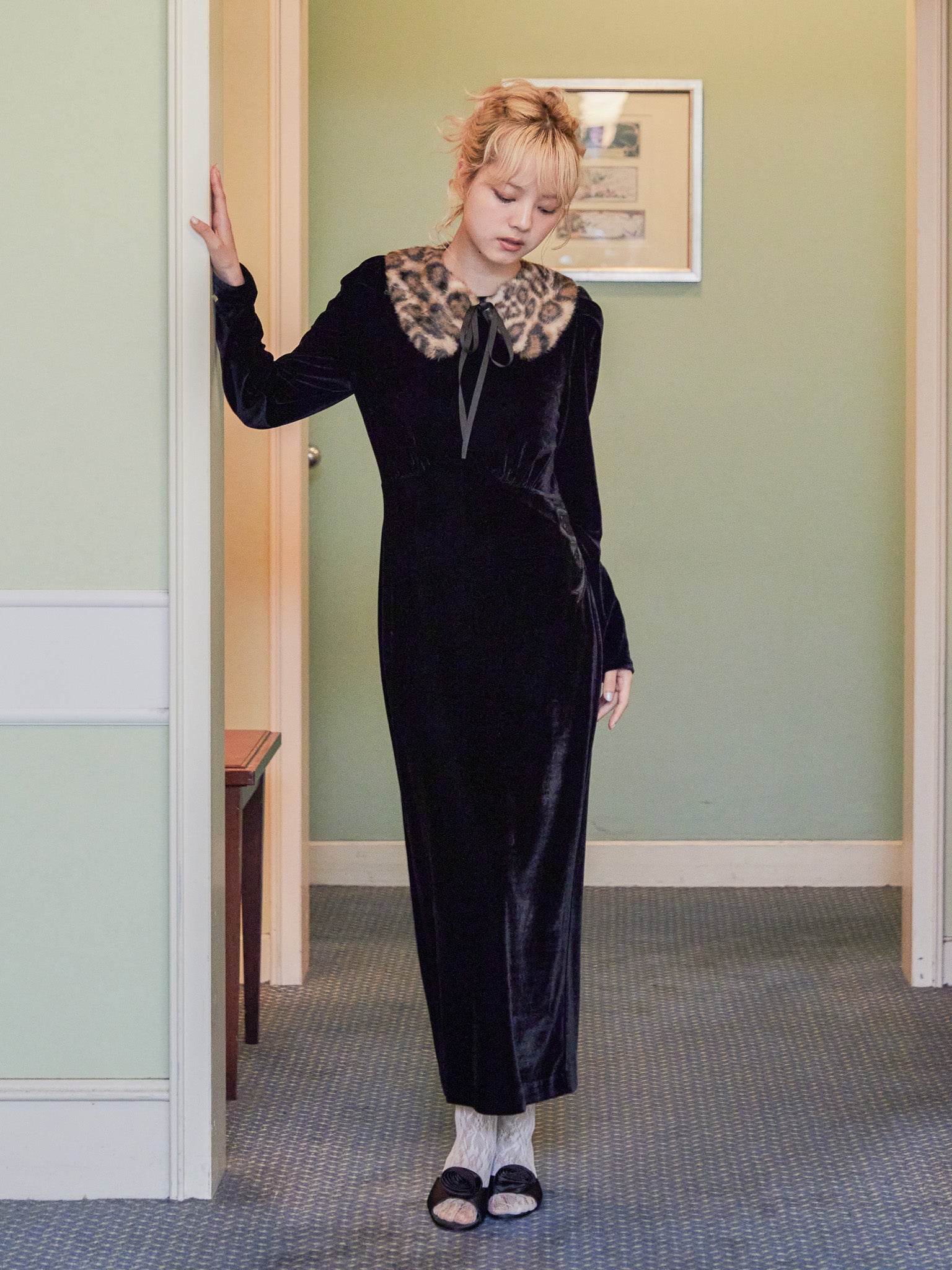 Ribbon embroidered velour dress & tippet ブラック size:M model:163cm MINAMI
