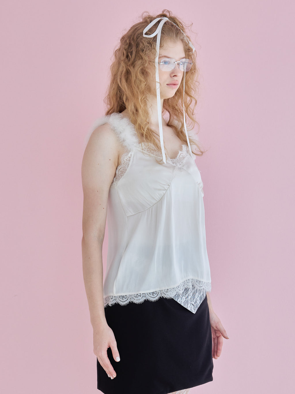 Fur shoulder satin camisole ホワイト size:M model:173cm Olesia