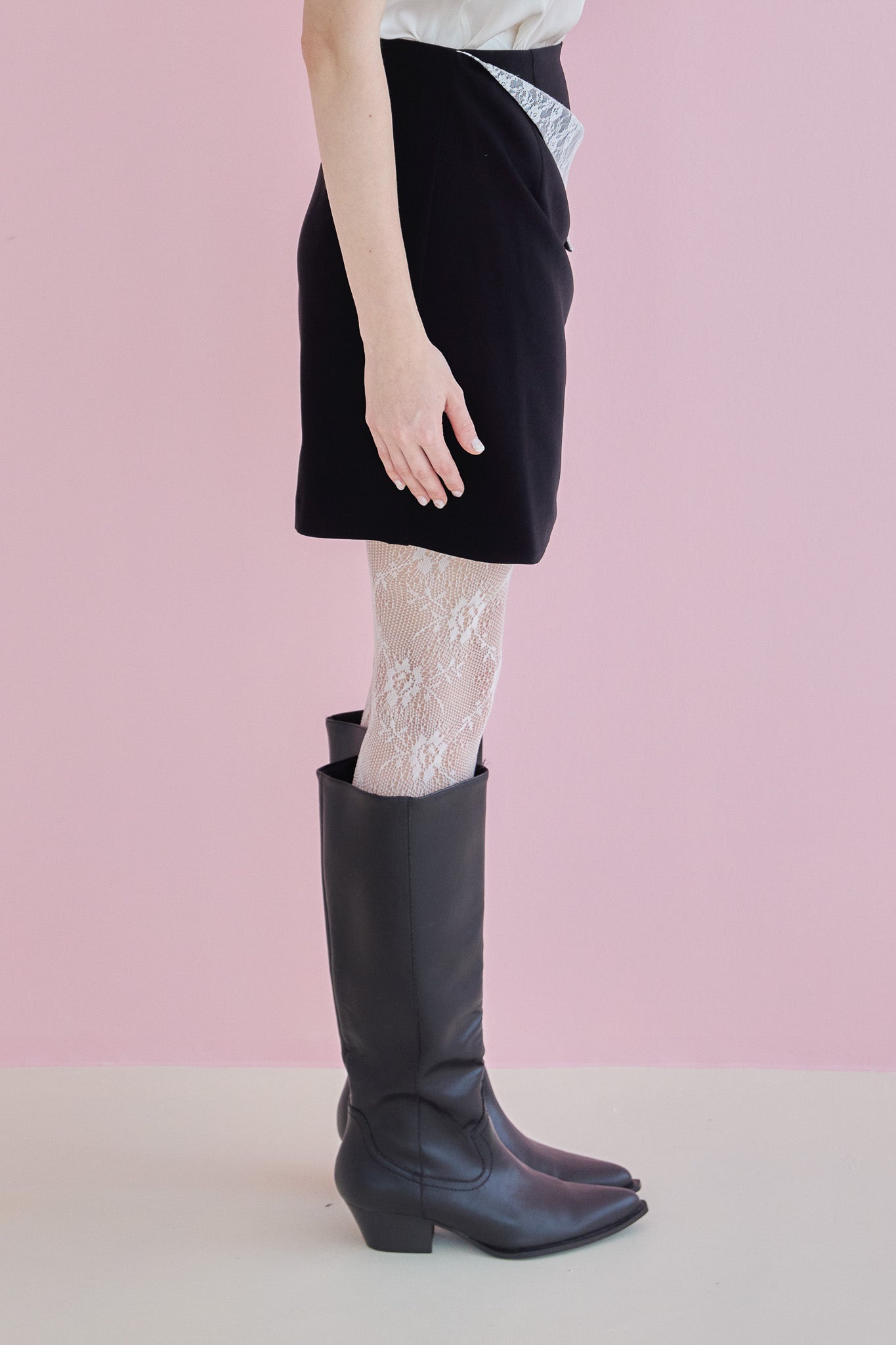 Lace lined mini skirt ブラック size:M model:173cm Olesia
