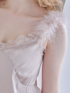 Fur shoulder satin camisole ピンクベージュ size:M model:173cm Olesia