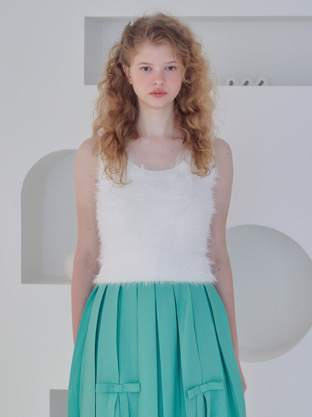 Back open shaggy knit tank top ホワイト size:M model:173cm Olesia