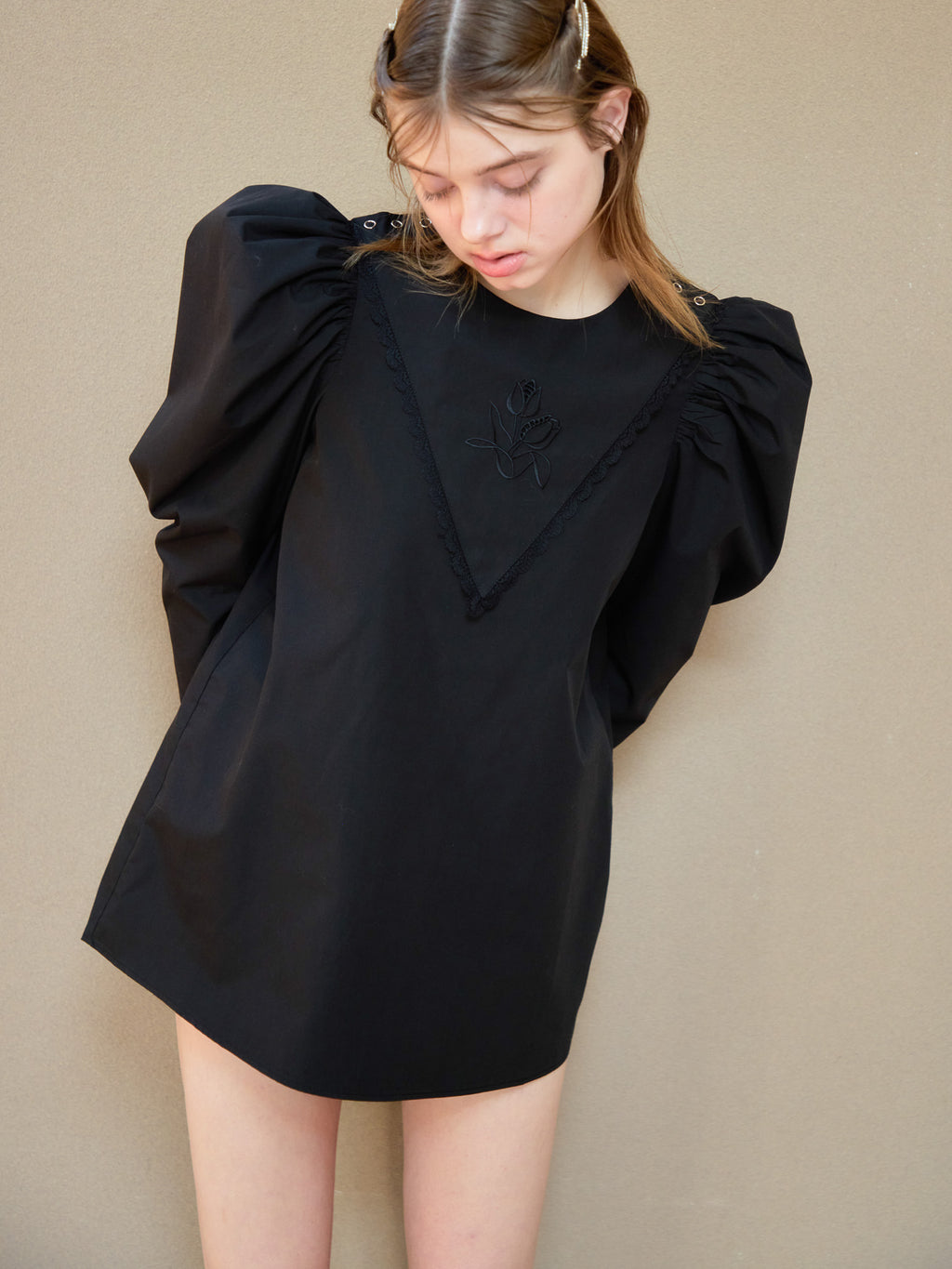 Tulip embroidered volume sleeve blouse ブラック size:M model:174cm KATERYNA