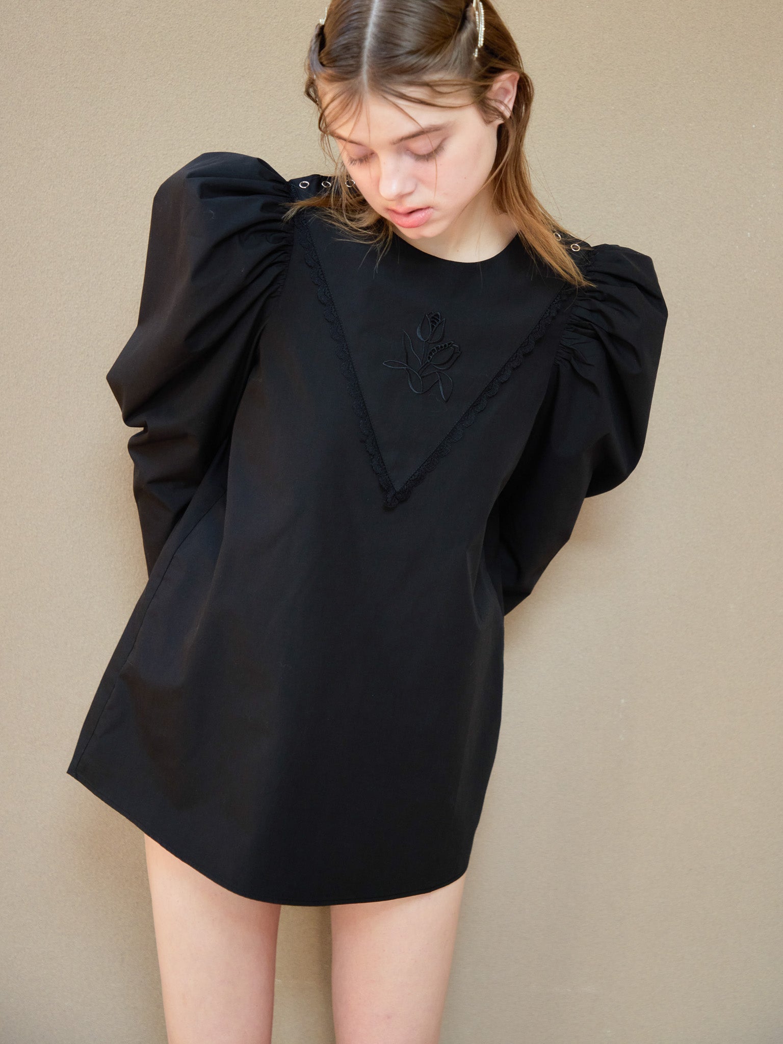 Tulip embroidered volume sleeve blouse ブラック size:M model:174cm KATERYNA