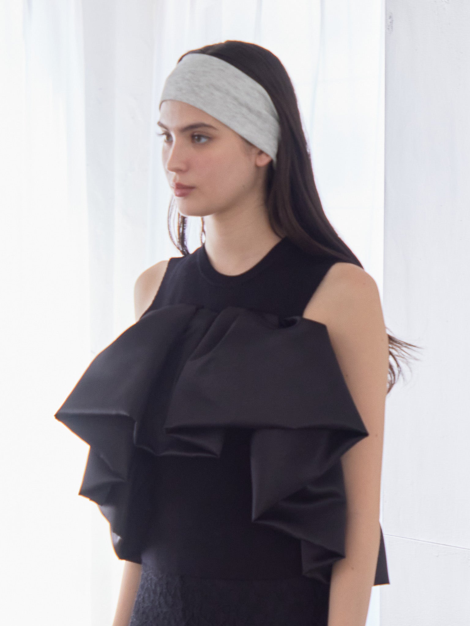Voluminous frill knit top ブラック size:M model:172cm GINEVRA