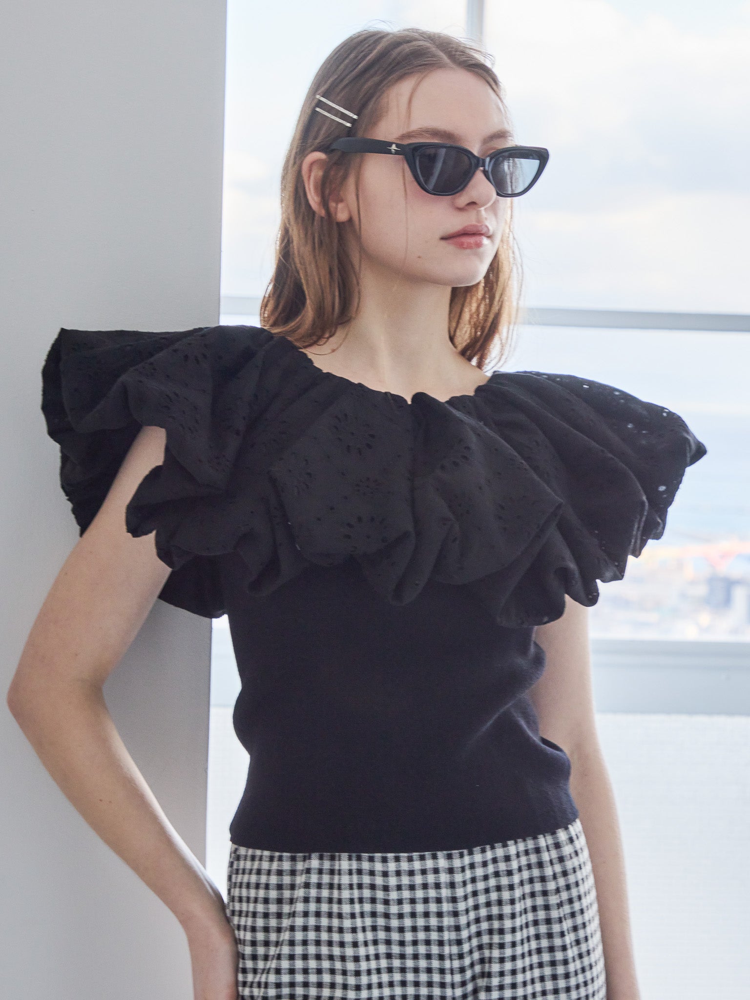 Embroidered balloon collar knit top ブラック size:M model:171cm ANIUTA