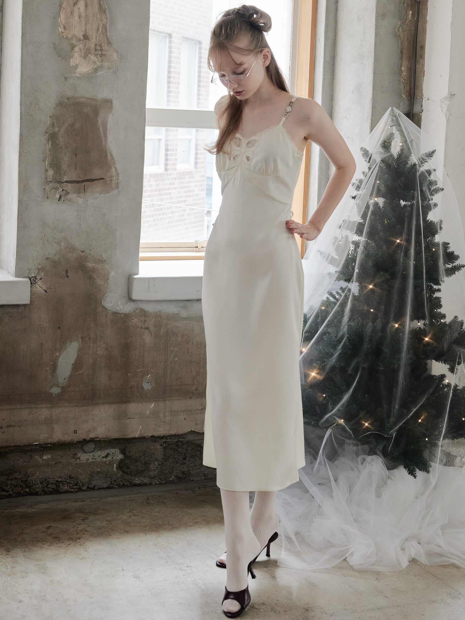 Ribbon embroidered satin cami dress アイボリー size:M model:173cm DASHA.G