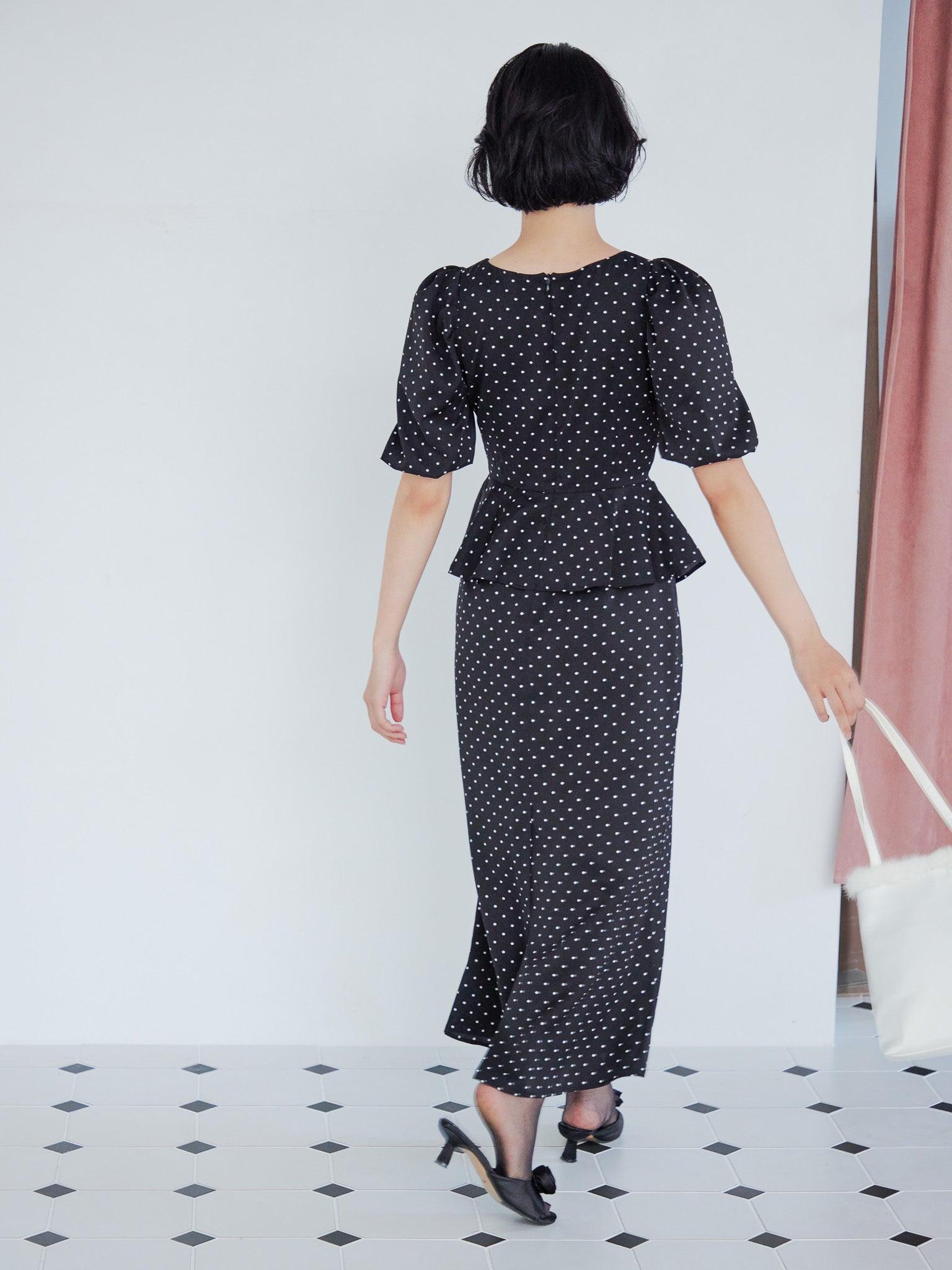 Sheer embroidered puff sleeve dress ドット size:M model:161cm 富樫かなえ