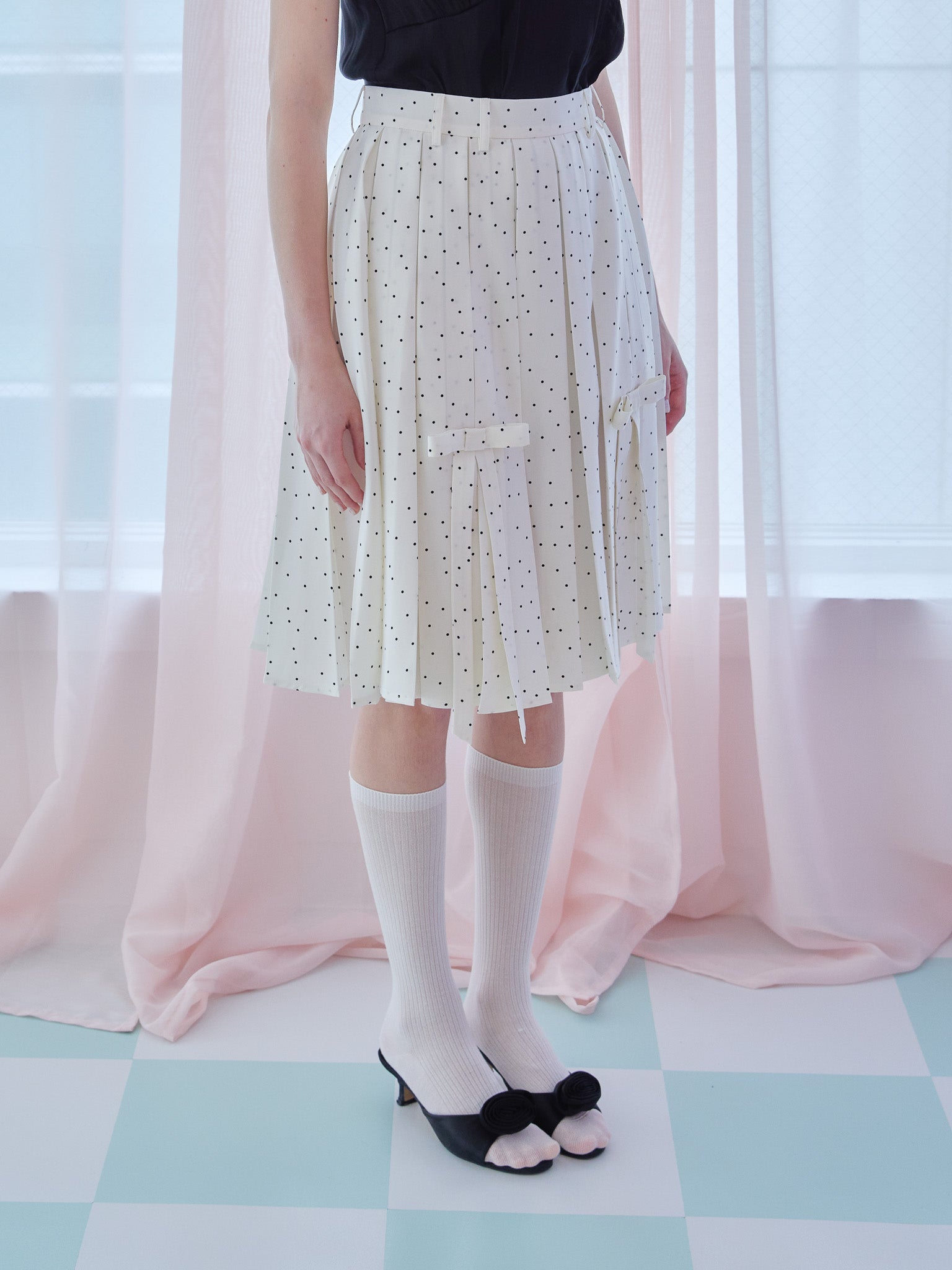 Ribbon slit pleated skirt ドット size:M model:173cm Olesia