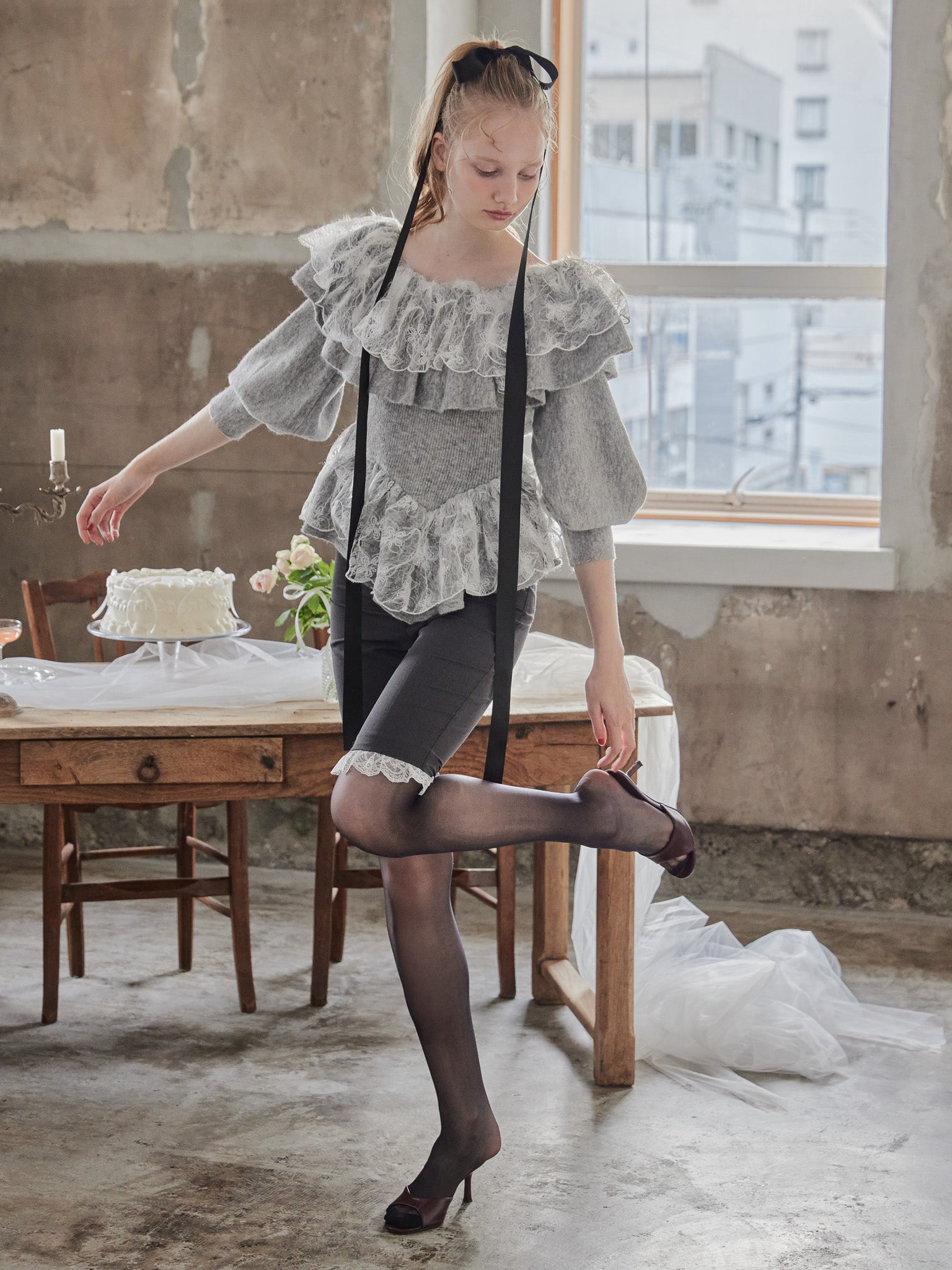 Shiny lace frill knit top グレー size:M model:173cm DASHA.G