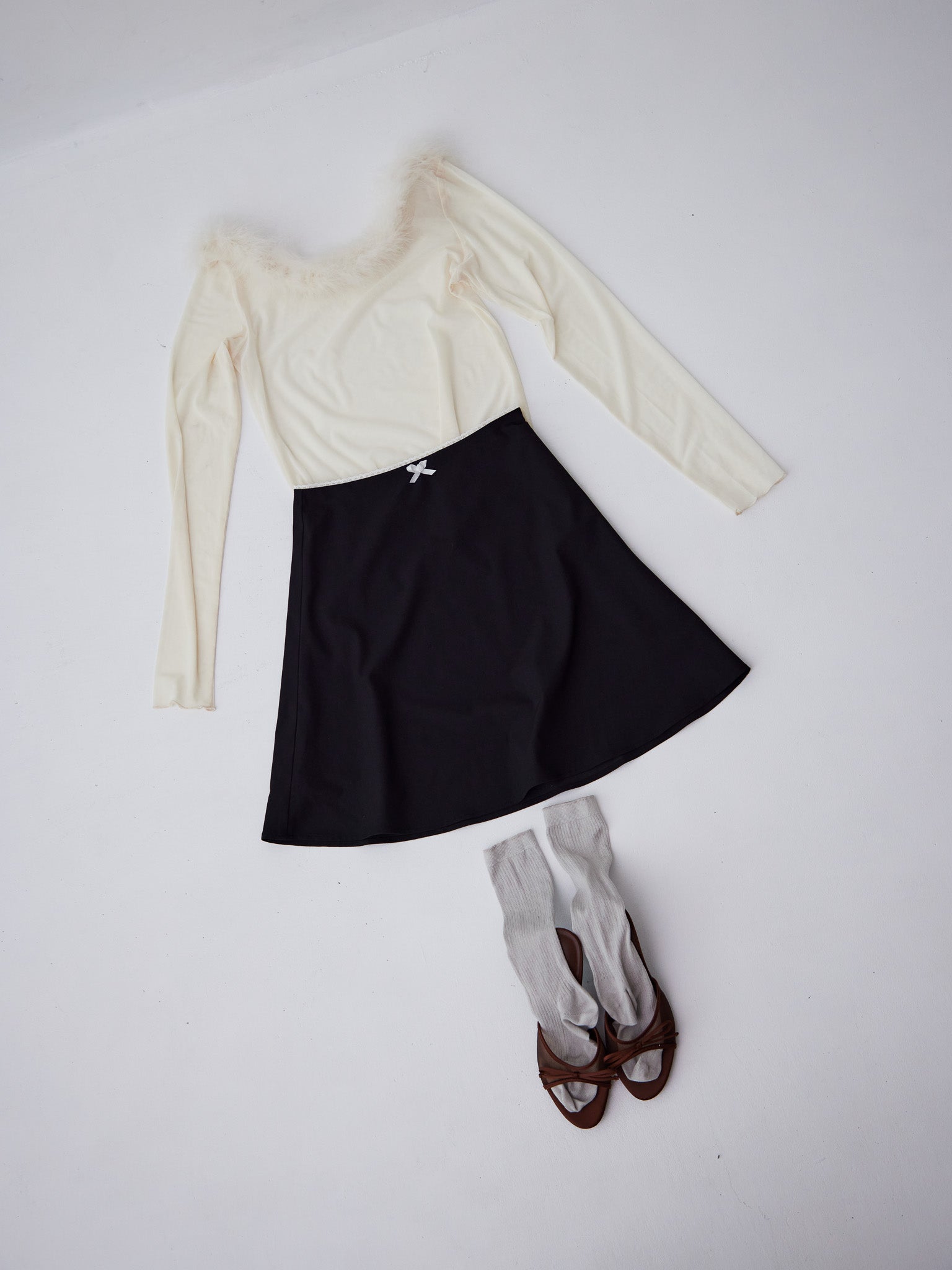 Fur trimmed sheer top クリーム