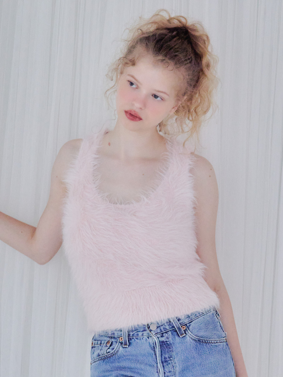 Back open shaggy knit tank top