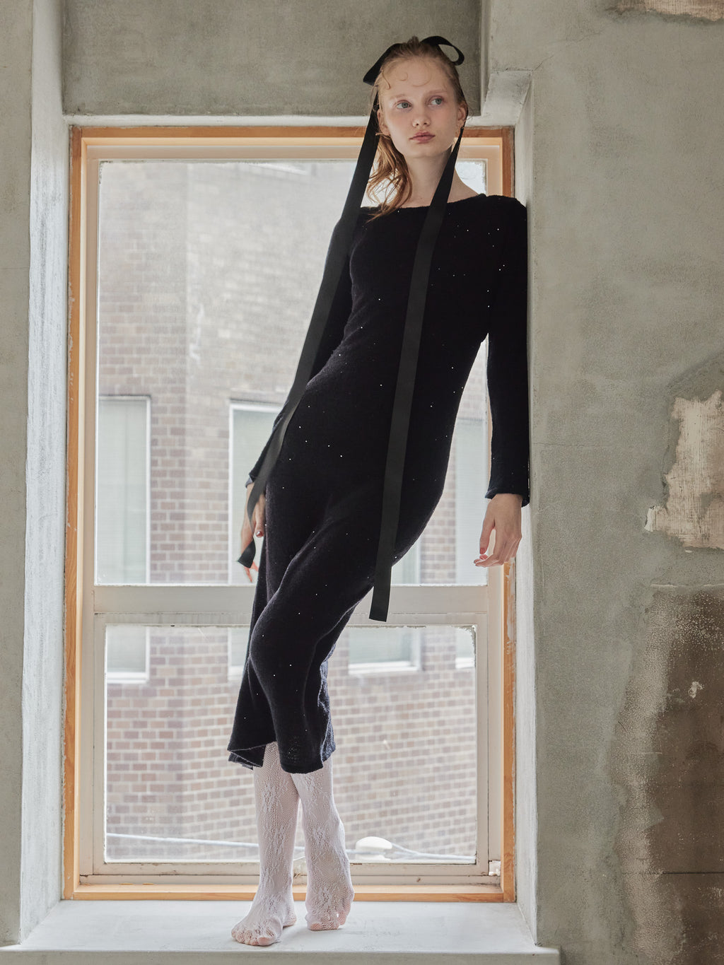 Back open shiny knit dress ブラック size:M model:173cm DASHA.G