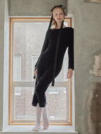 Back open shiny knit dress ブラック size:M model:173cm DASHA.G