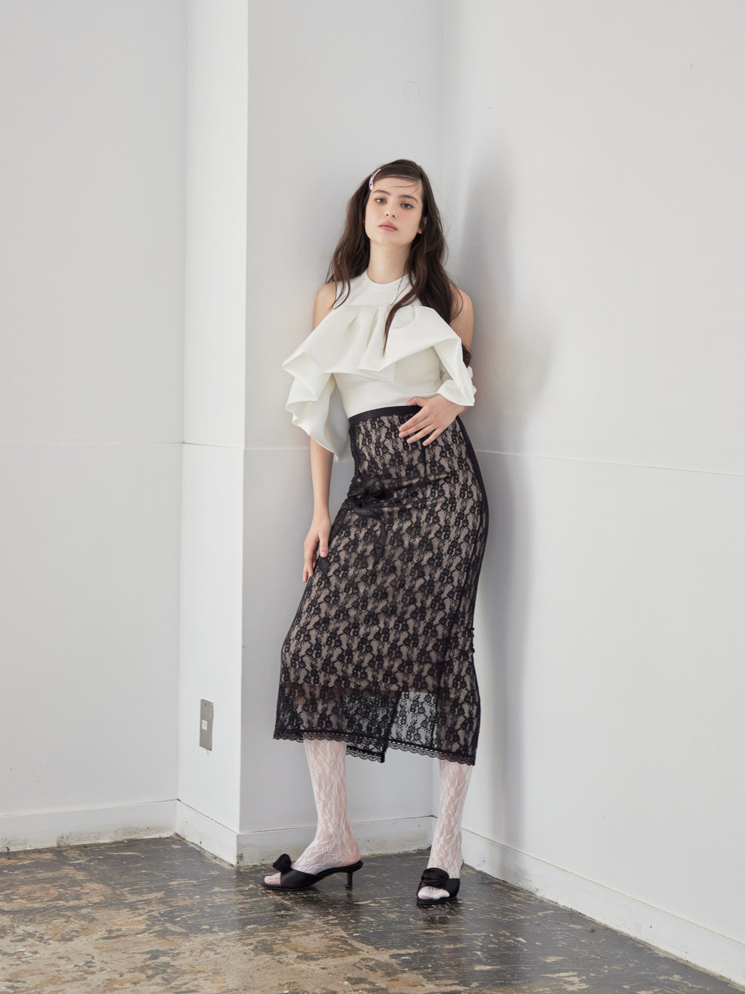 Ribbon embroidered lace tight skirt ブラック