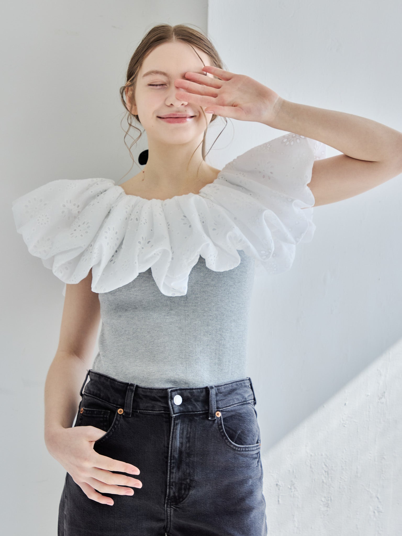 Embroidered balloon collar knit top グレー size:M model:171cm ANIUTA