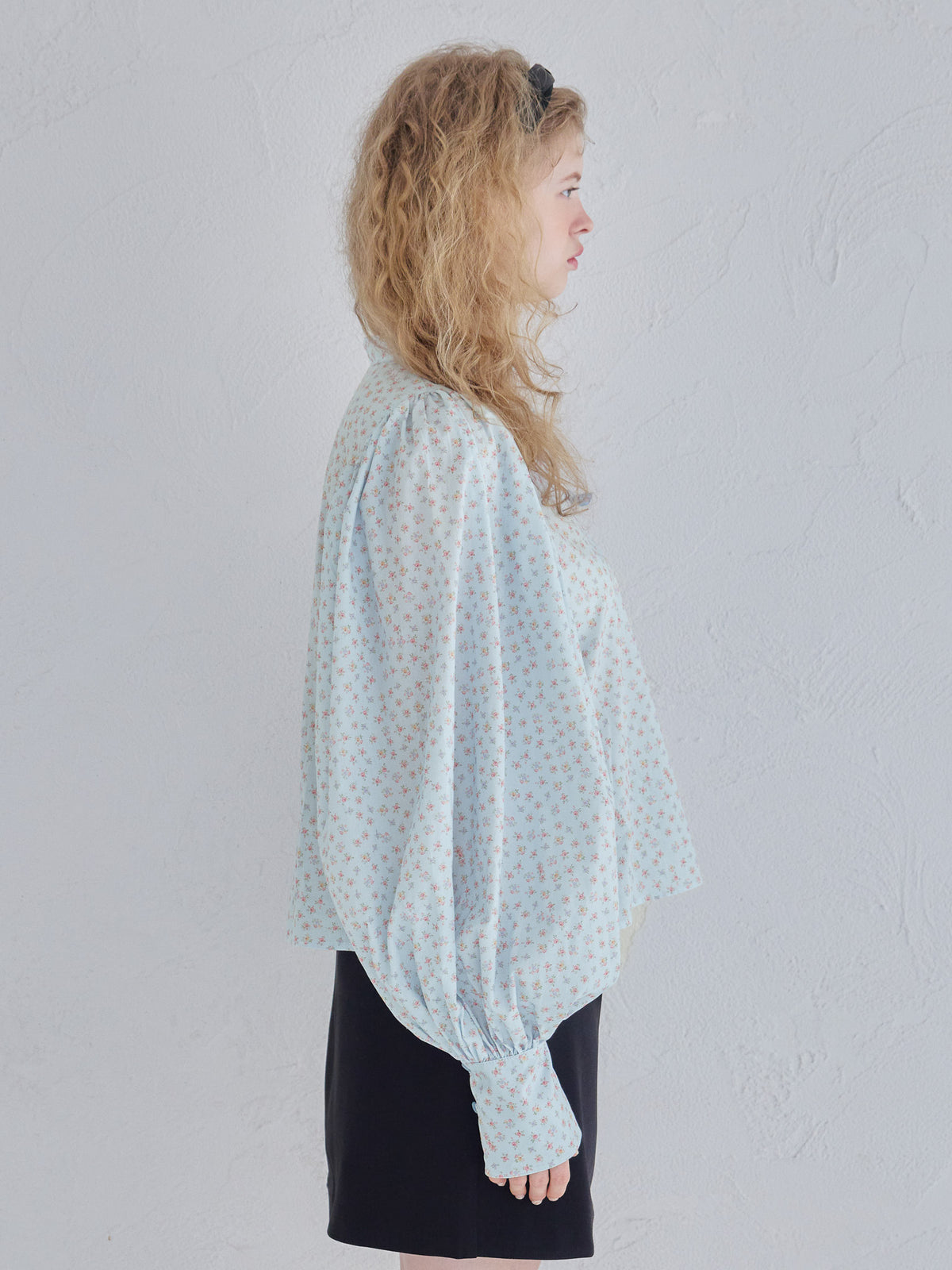 Many ribbon volume sleeve blouse ブルー size:M model:173cm Olesia