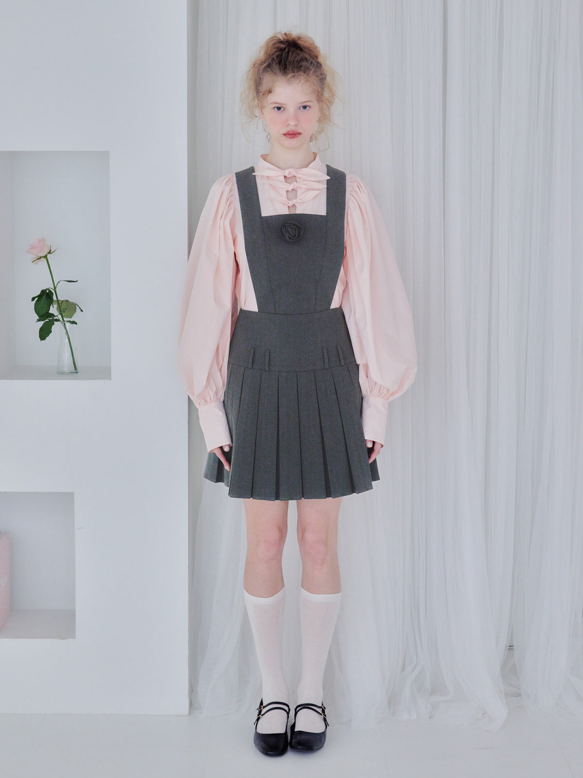 Rose pleated apron dress グレー size:M model:173cm Olesia