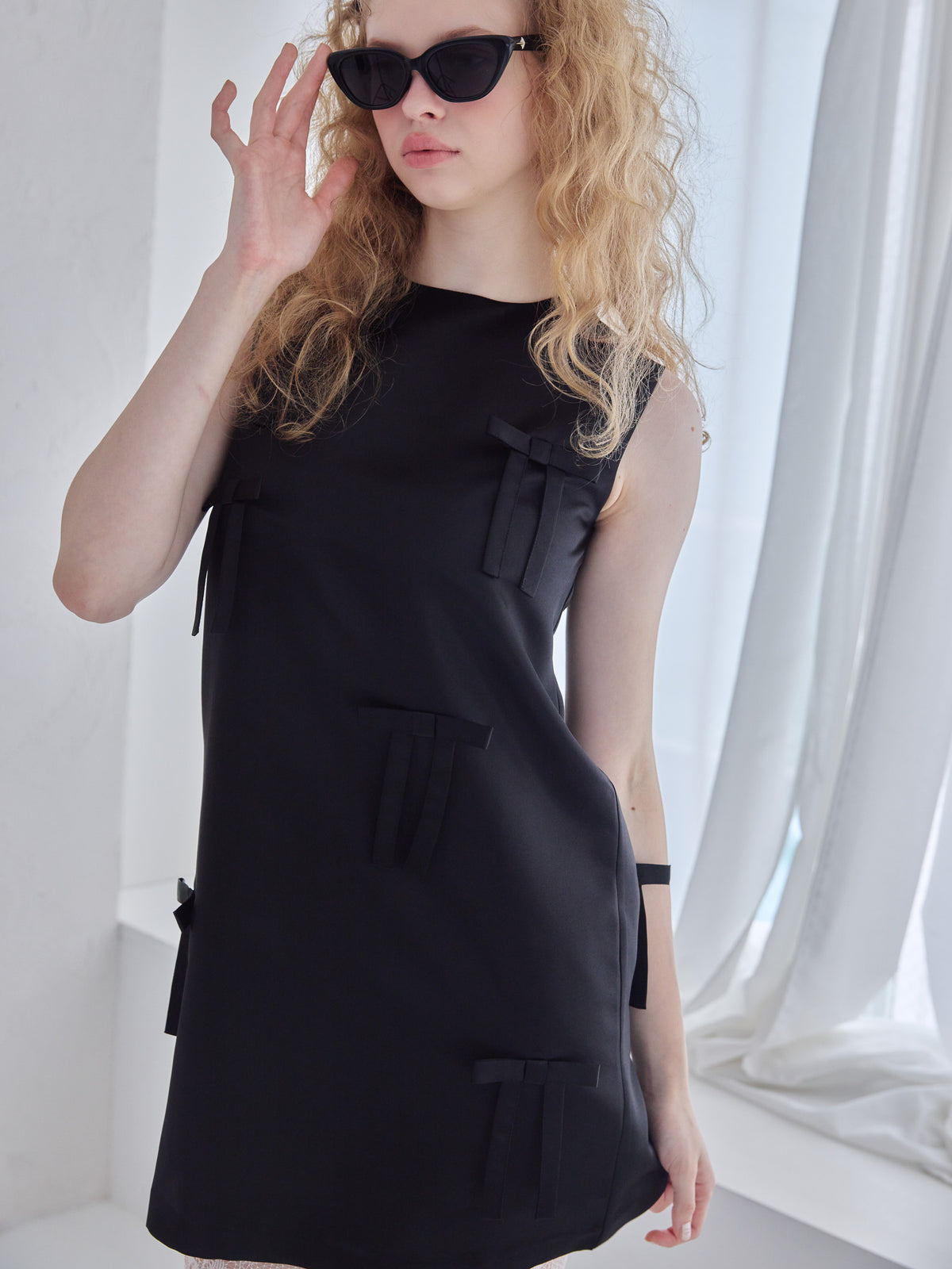 Many ribbon satin mini dress ブラック size:M model:173cm Olesia