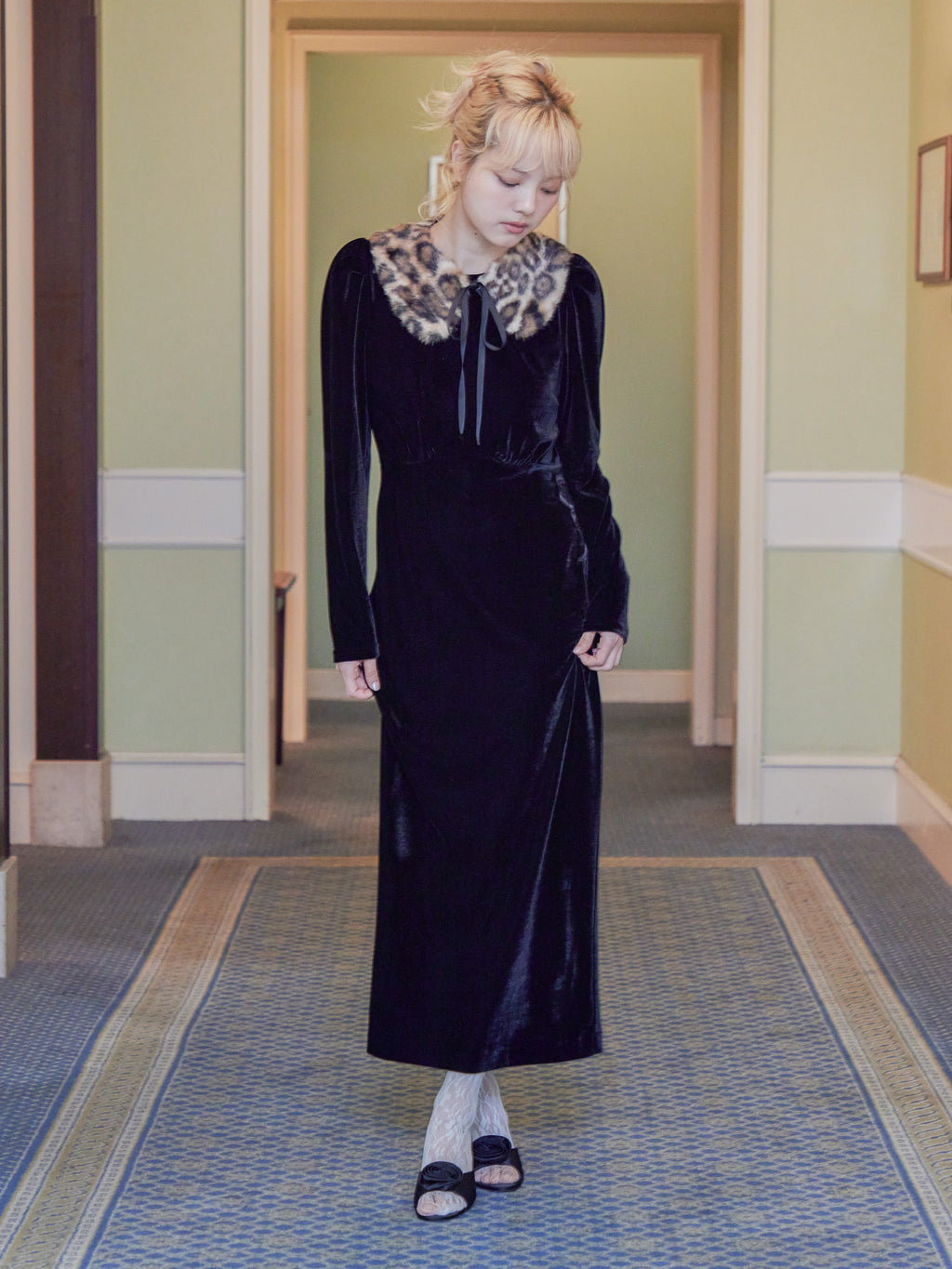 Ribbon embroidered velour dress & tippet ブラック size:M model:163cm MINAMI