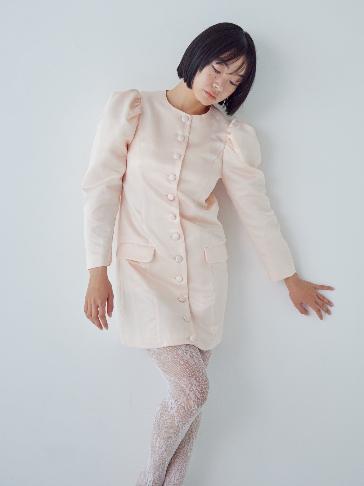 Volume sleeve mini dress ピンクベージュ size:M model:161cm 富樫かなえ