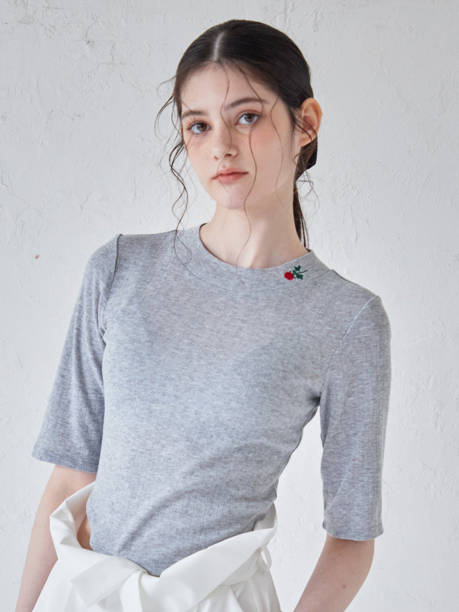 Rose embroidery eyelet short top グレー size:M model:170cm ALICE