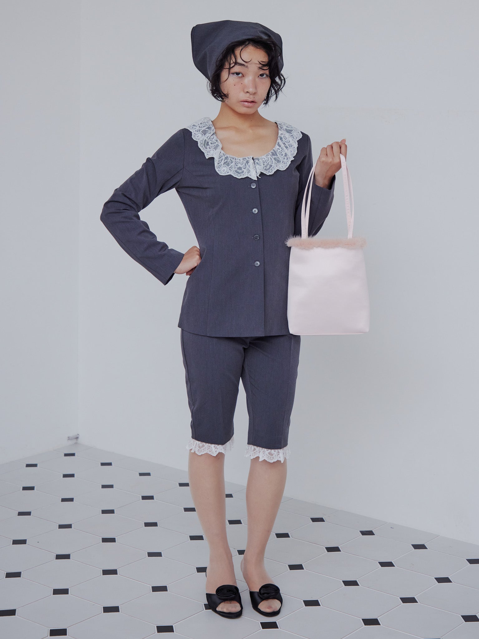 Lace trimmed tailored blouse グレー size:M model:161cm 富樫かなえ