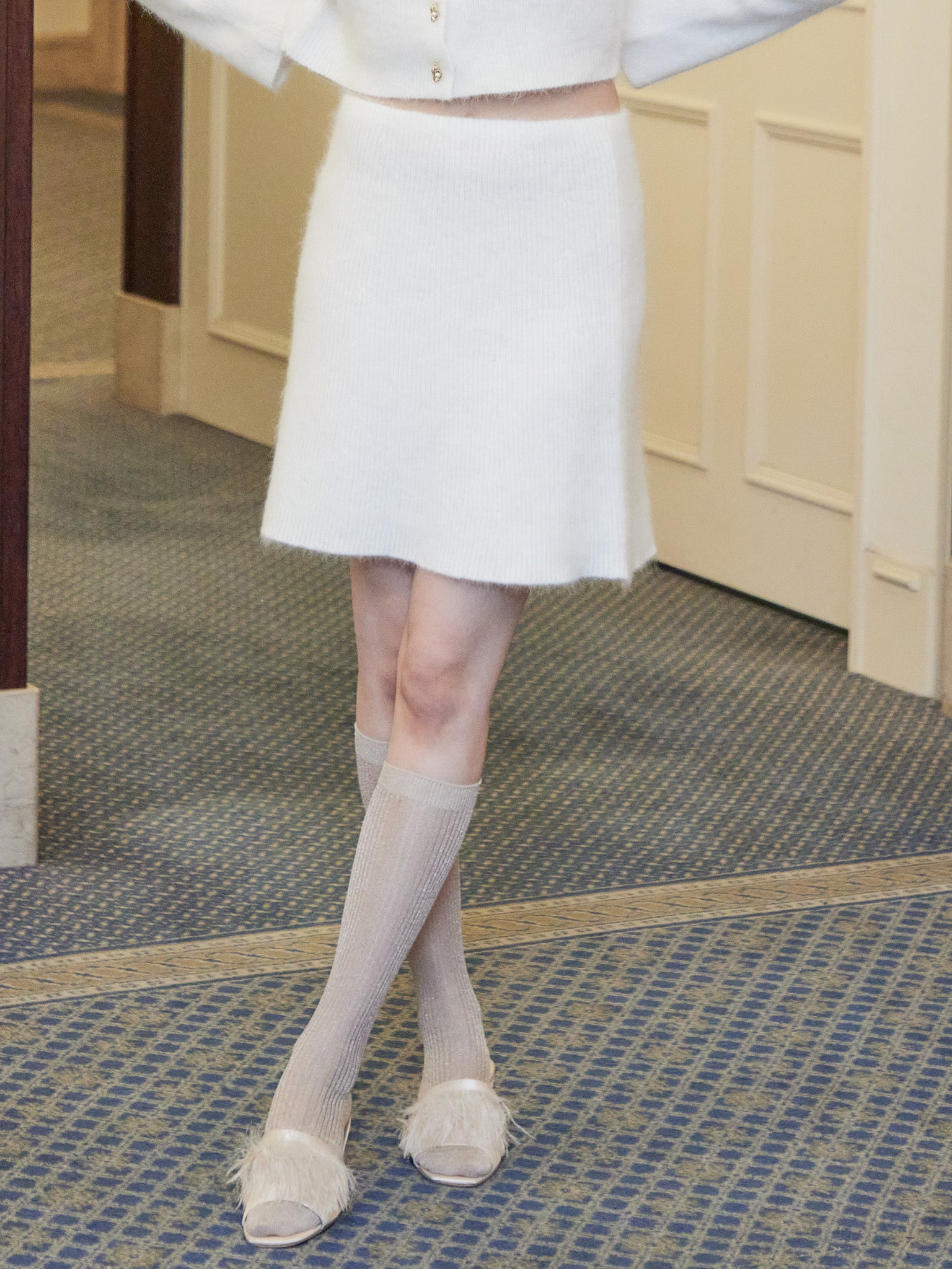 Shaggy mini skirt ホワイト size:M model:163cm MINAMI