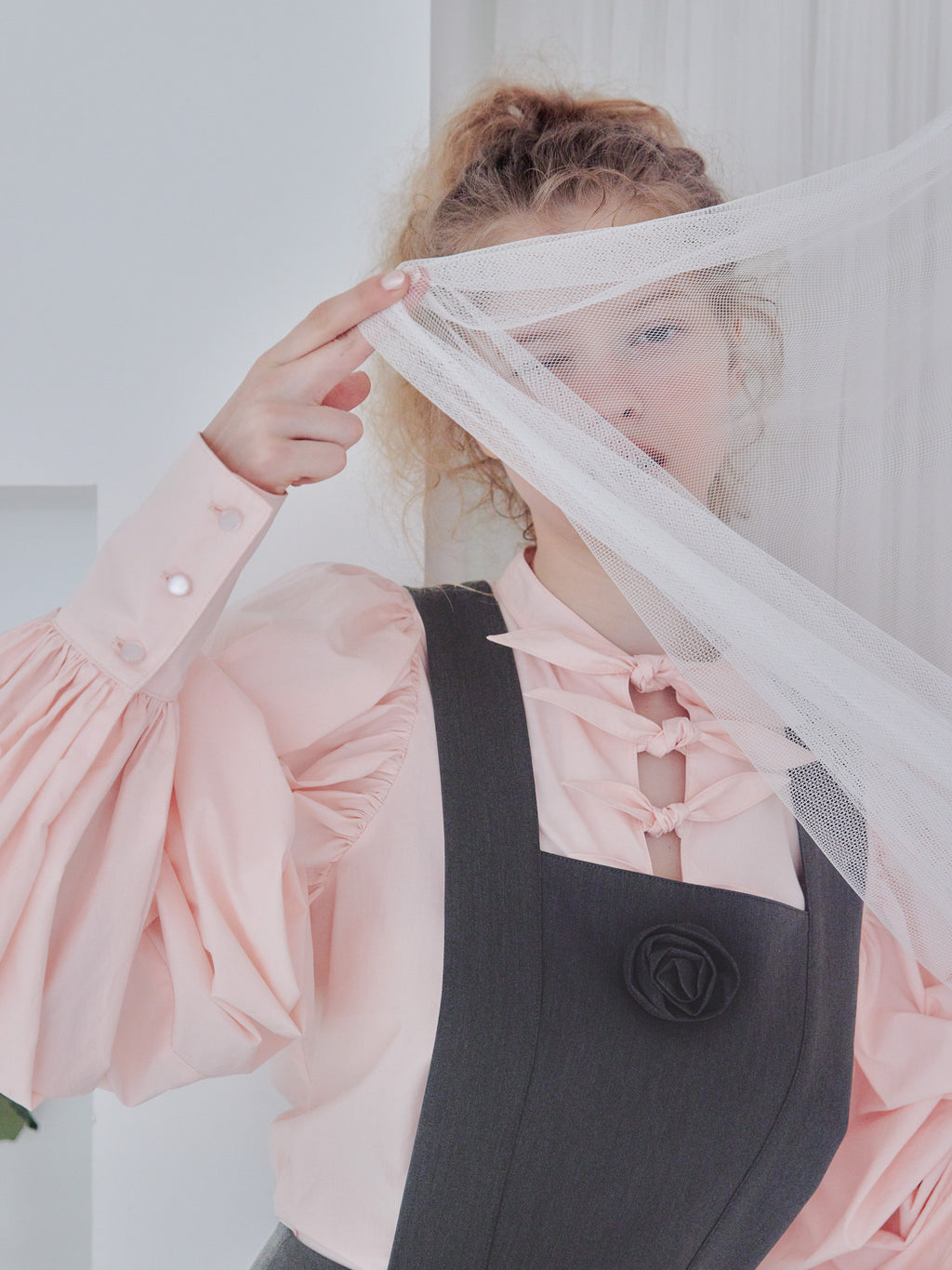 Rose pleated apron dress グレー size:M model:173cm Olesia