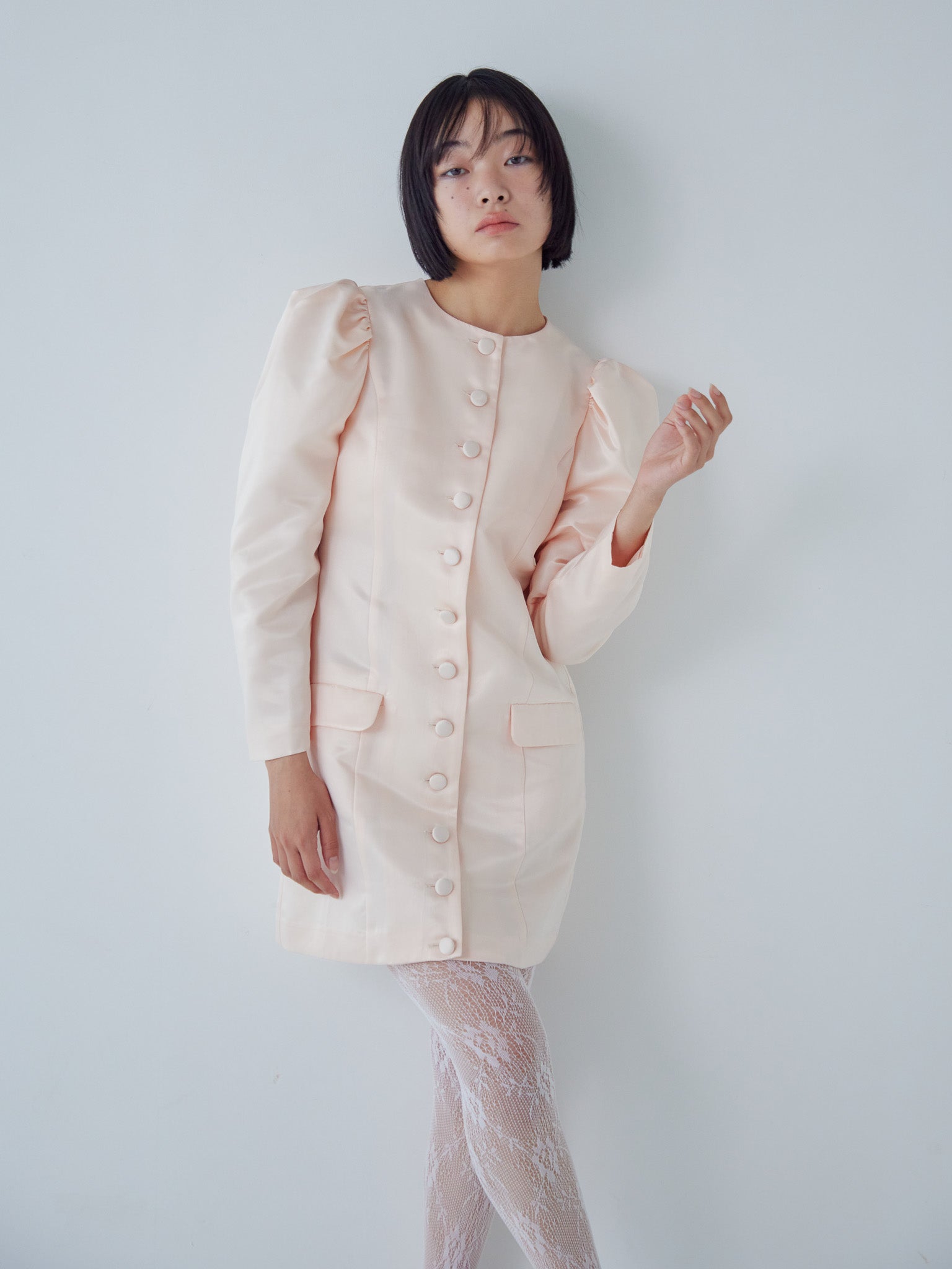 Volume sleeve mini dress ピンクベージュ size:M model:161cm 富樫かなえ