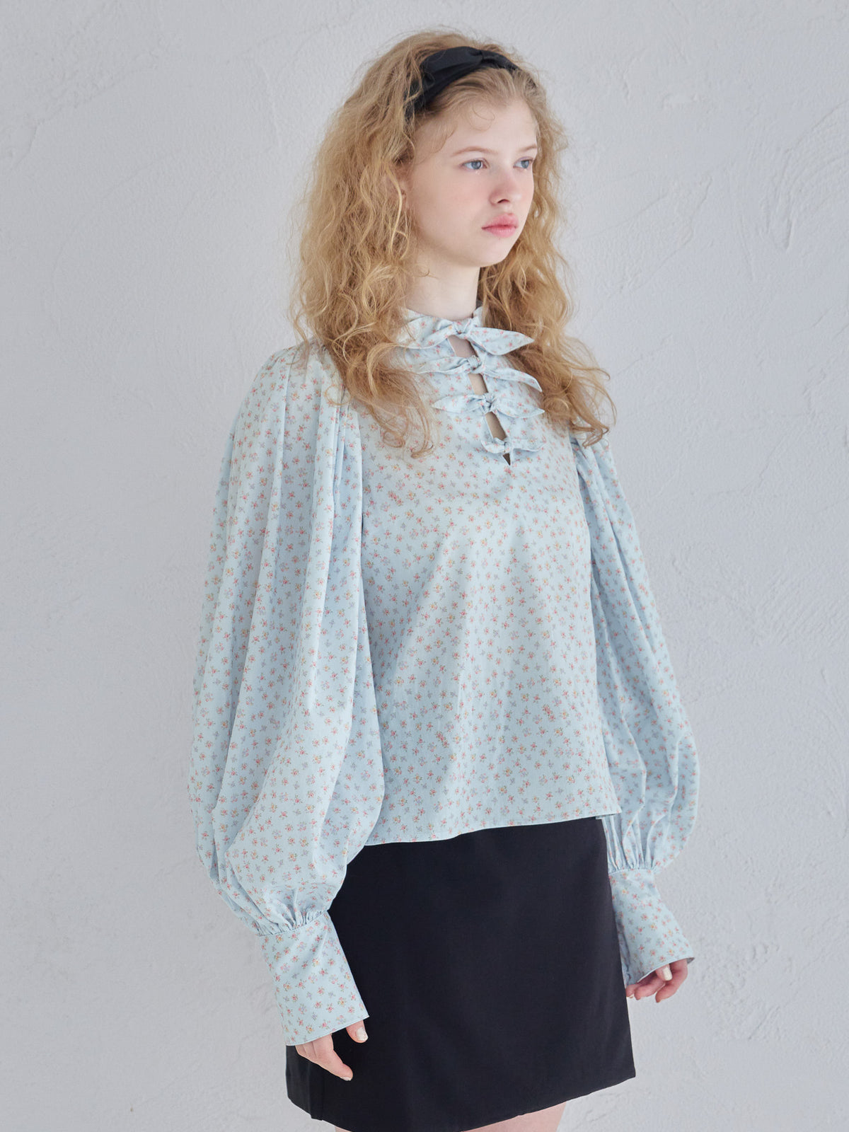 Many ribbon volume sleeve blouse ブルー size:M model:173cm Olesia