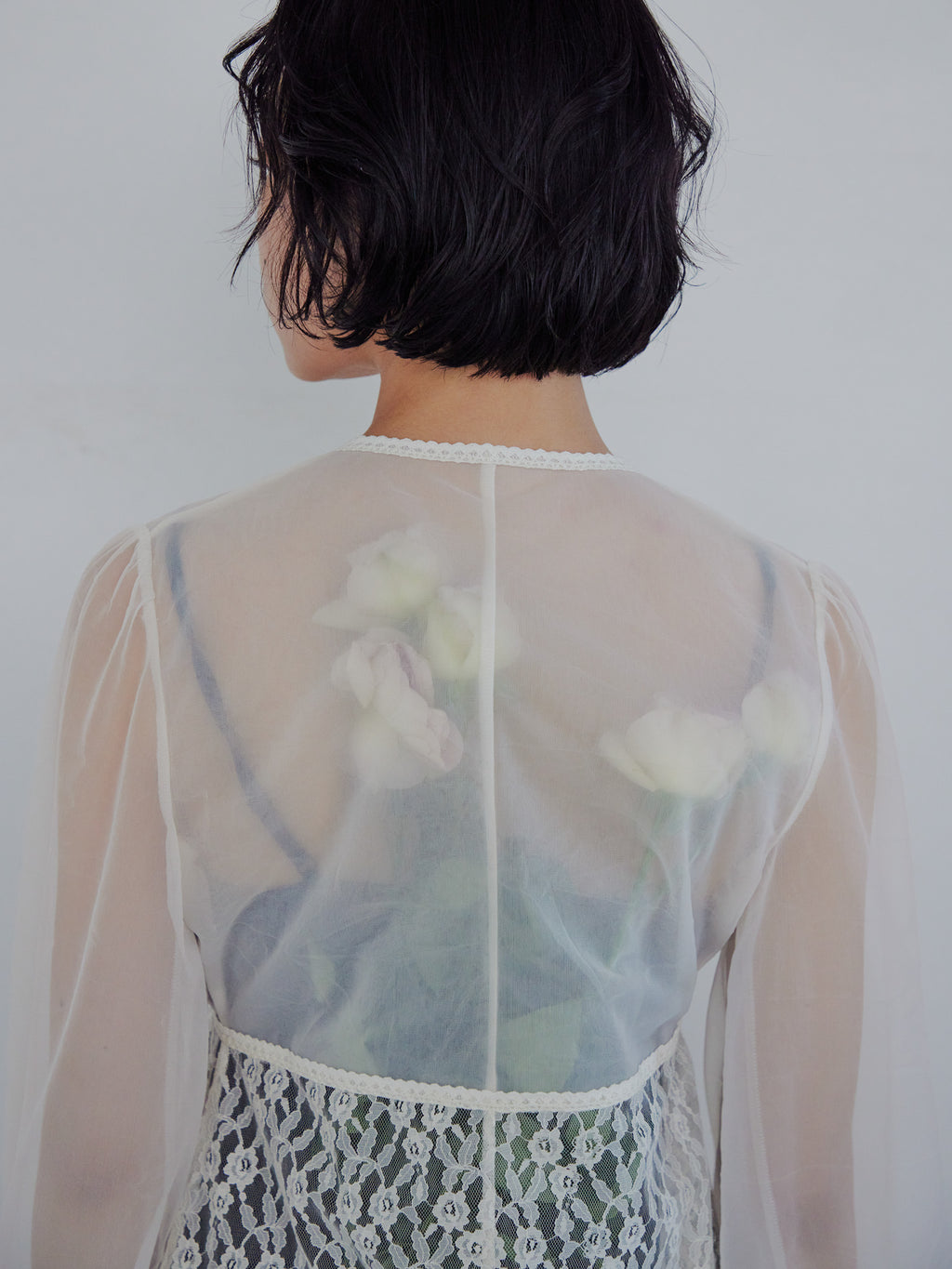 Rose sheer blouse アイボリー size:M model:161cm 富樫かなえ