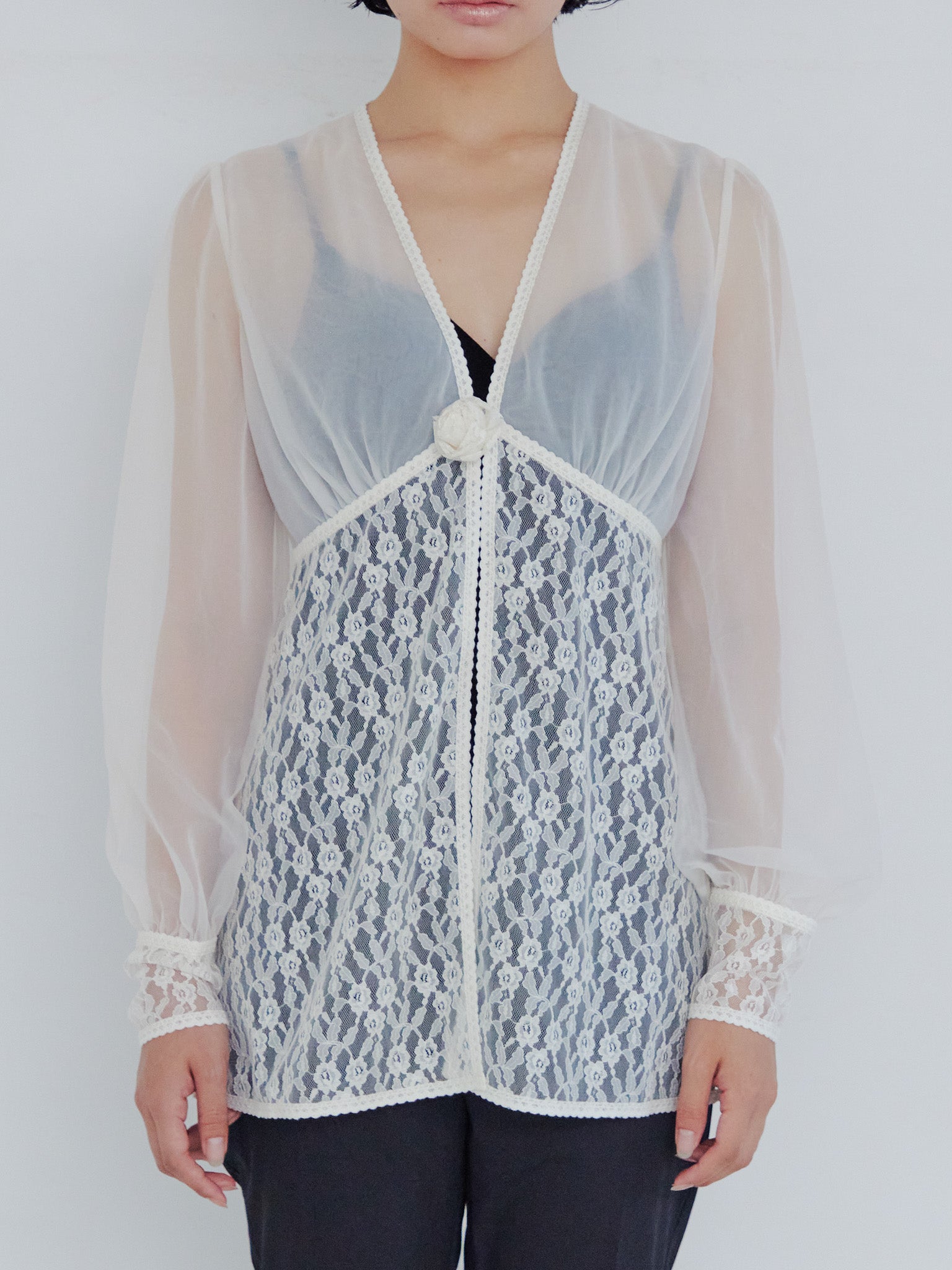 Rose sheer blouse アイボリー size:M model:161cm 富樫かなえ