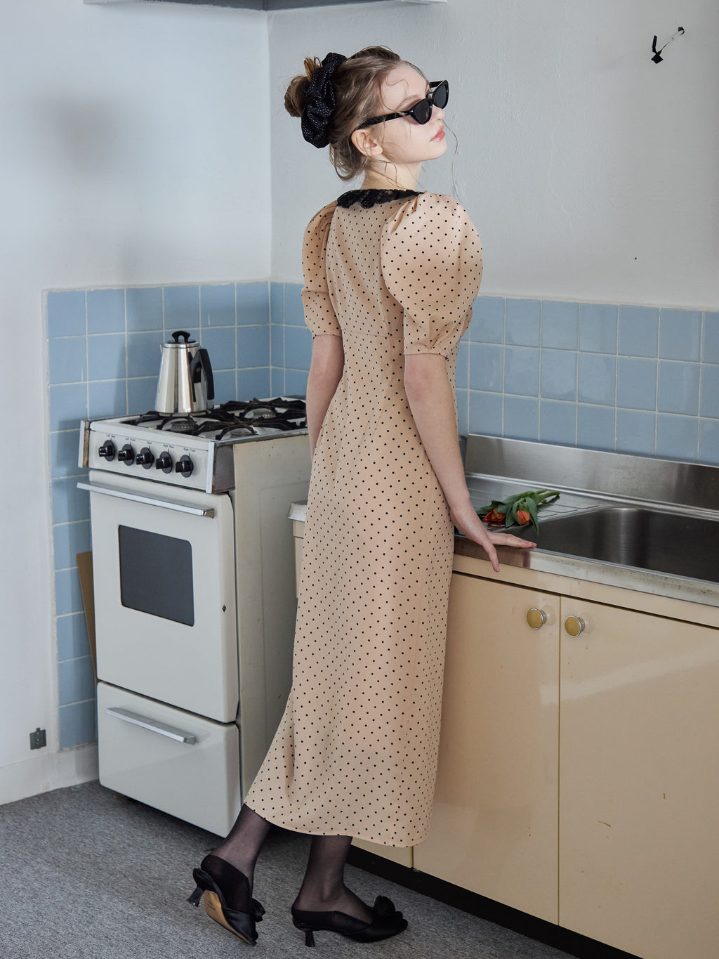 Decollete lace dress ベージュ size:M model:171cm ANIUTA